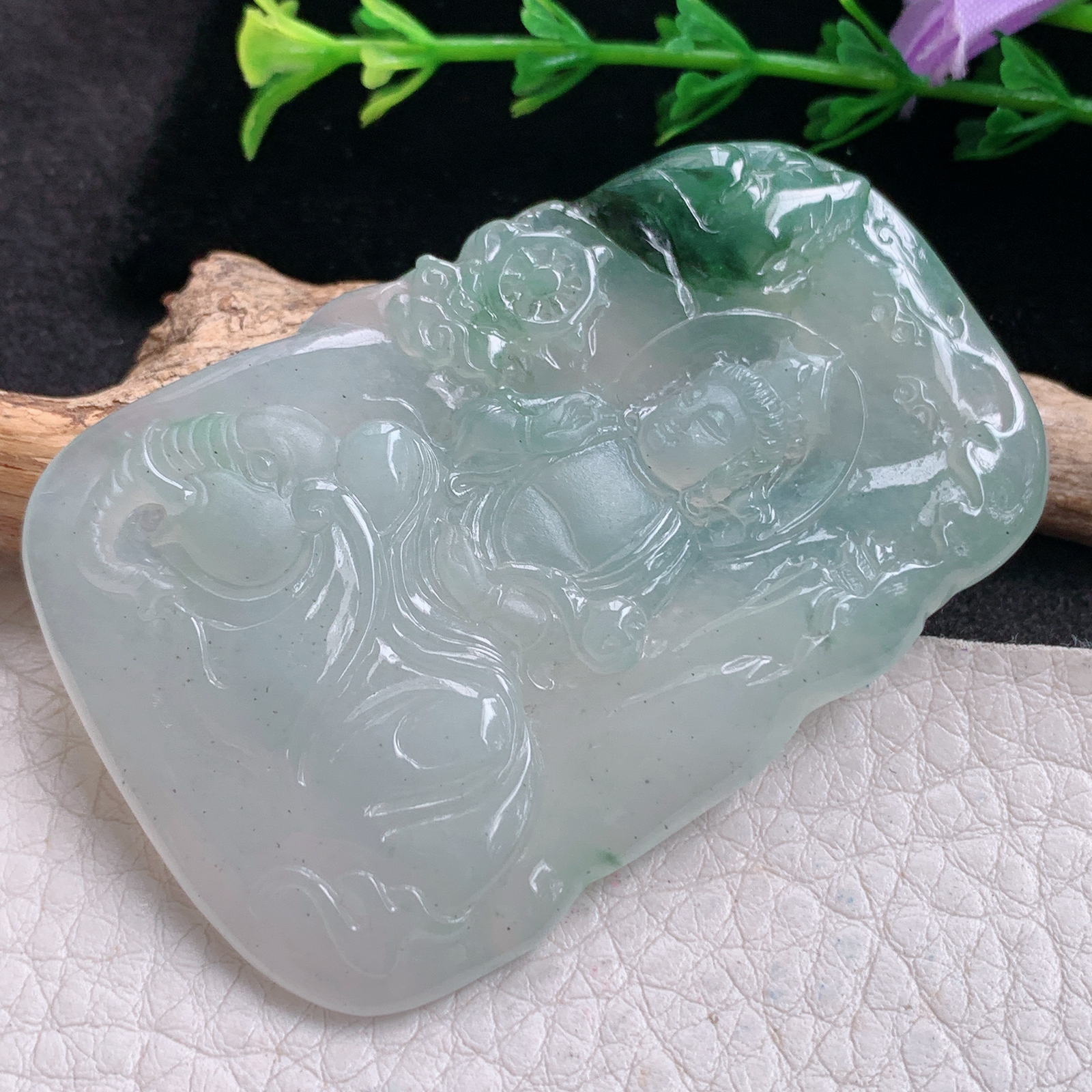 py实拍60*40*6.2缅甸翡翠精雕冰飘花生肖守护神普贤菩萨玉项坠 玉挂件