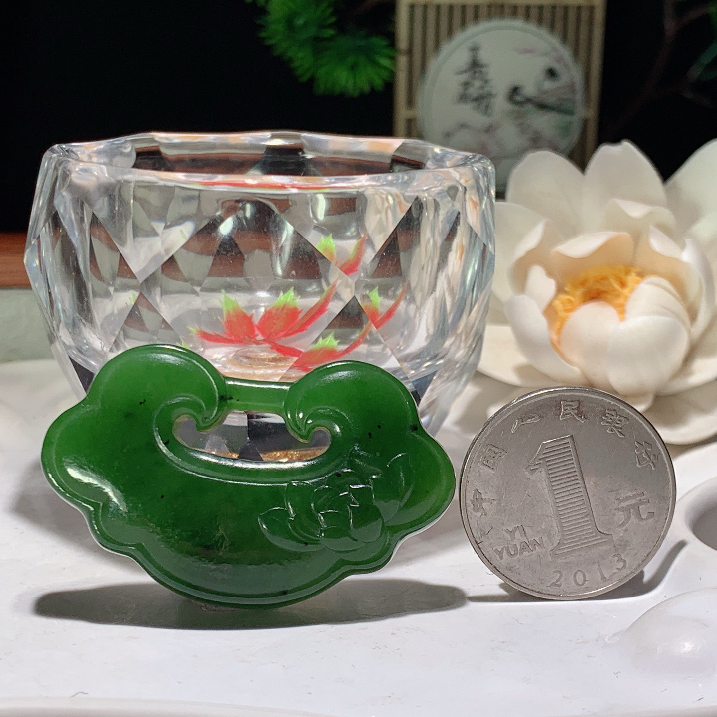 和田玉菠菜绿俄罗斯碧玉花开富贵如意锁挂件 尺寸29/47/11重23克。玉质细腻油润。手推出油。佩戴高端典雅。lt260318