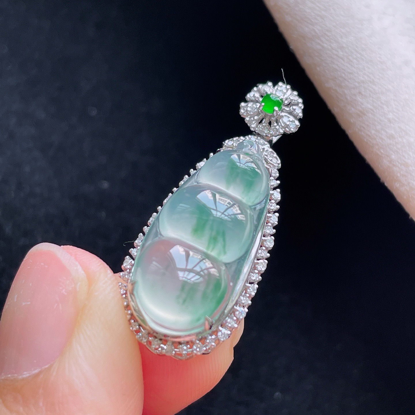 18K 冰种飘花·福豆

整31.6-12.9-10.1
裸21.1-10.4-4.3