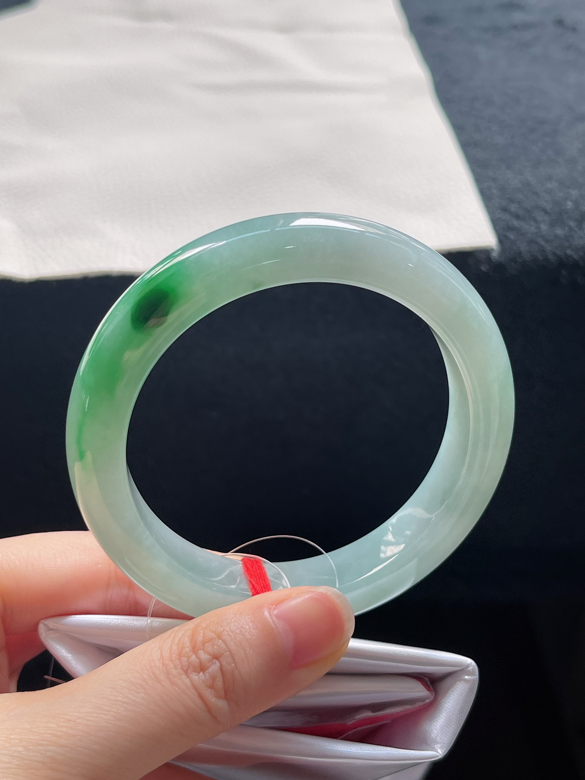 正圈55.8圈口，翡翠冰糯种飘绿手镯