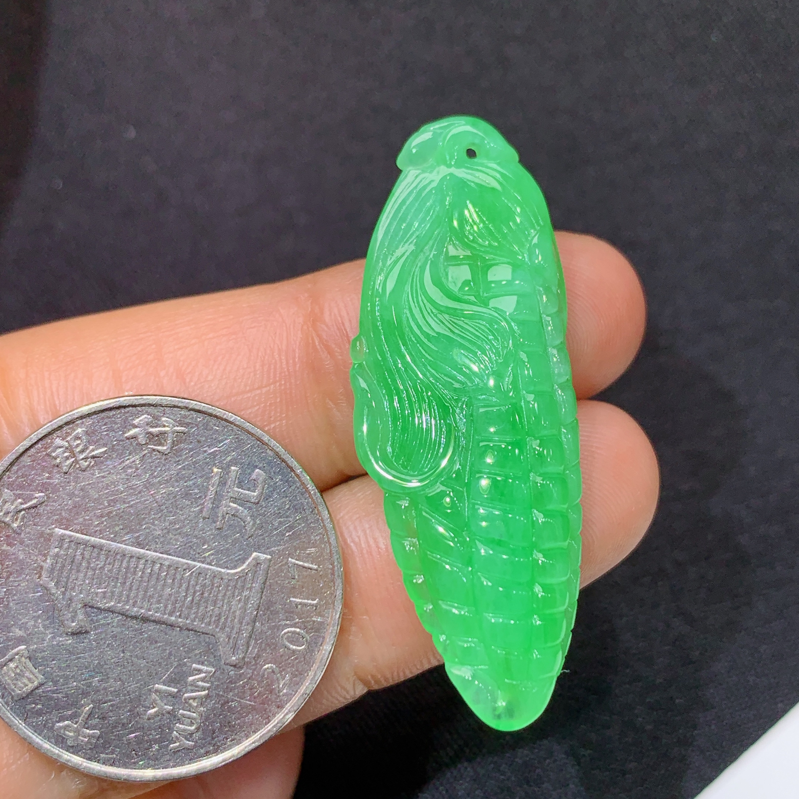 阳绿玉米吊坠 冰润色阳，玉质细腻，种水足，Fuy 尺寸39.5*14.4*5.3