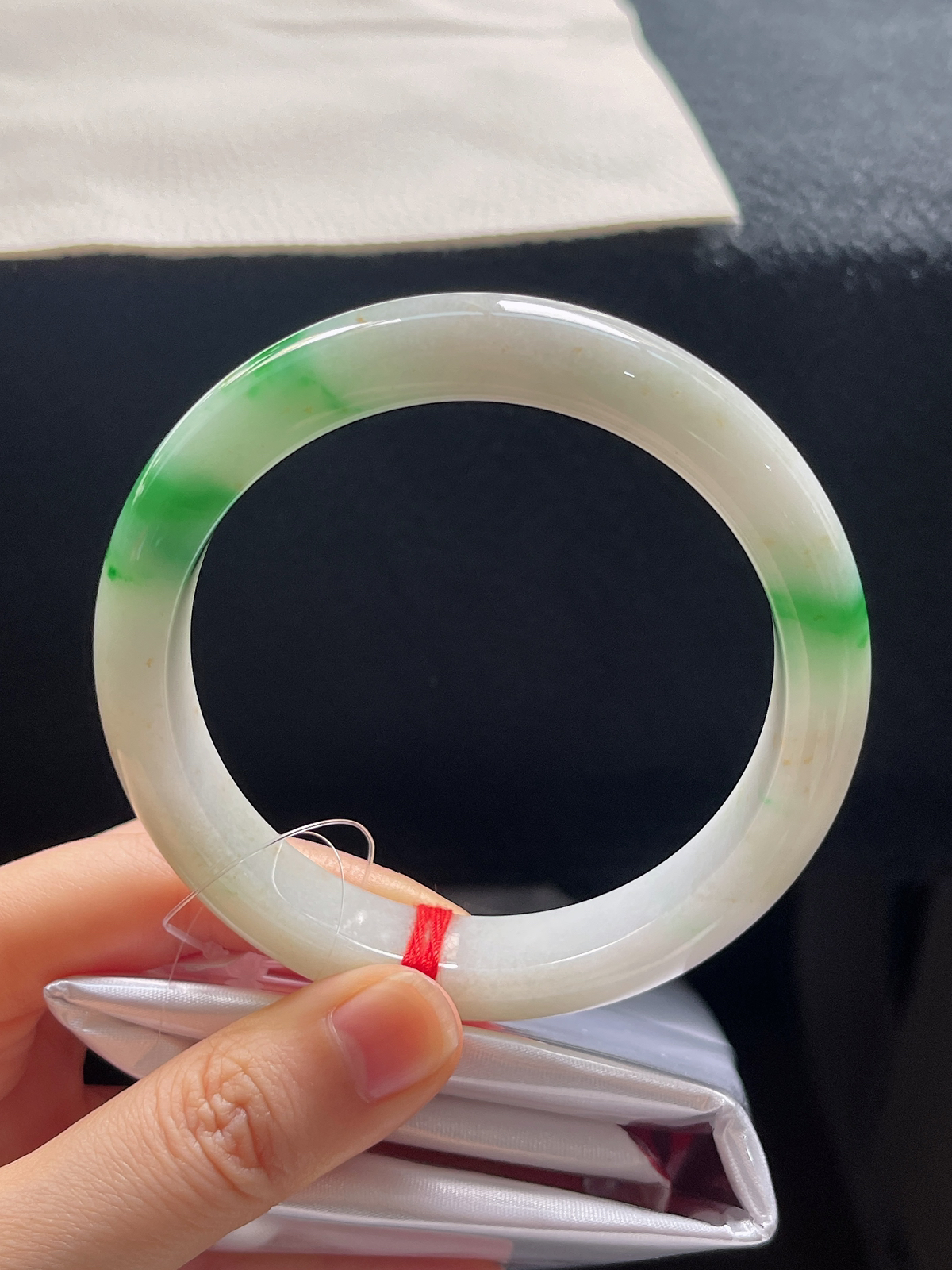 正圈60.8圈口，翡翠糯化种飘绿手镯