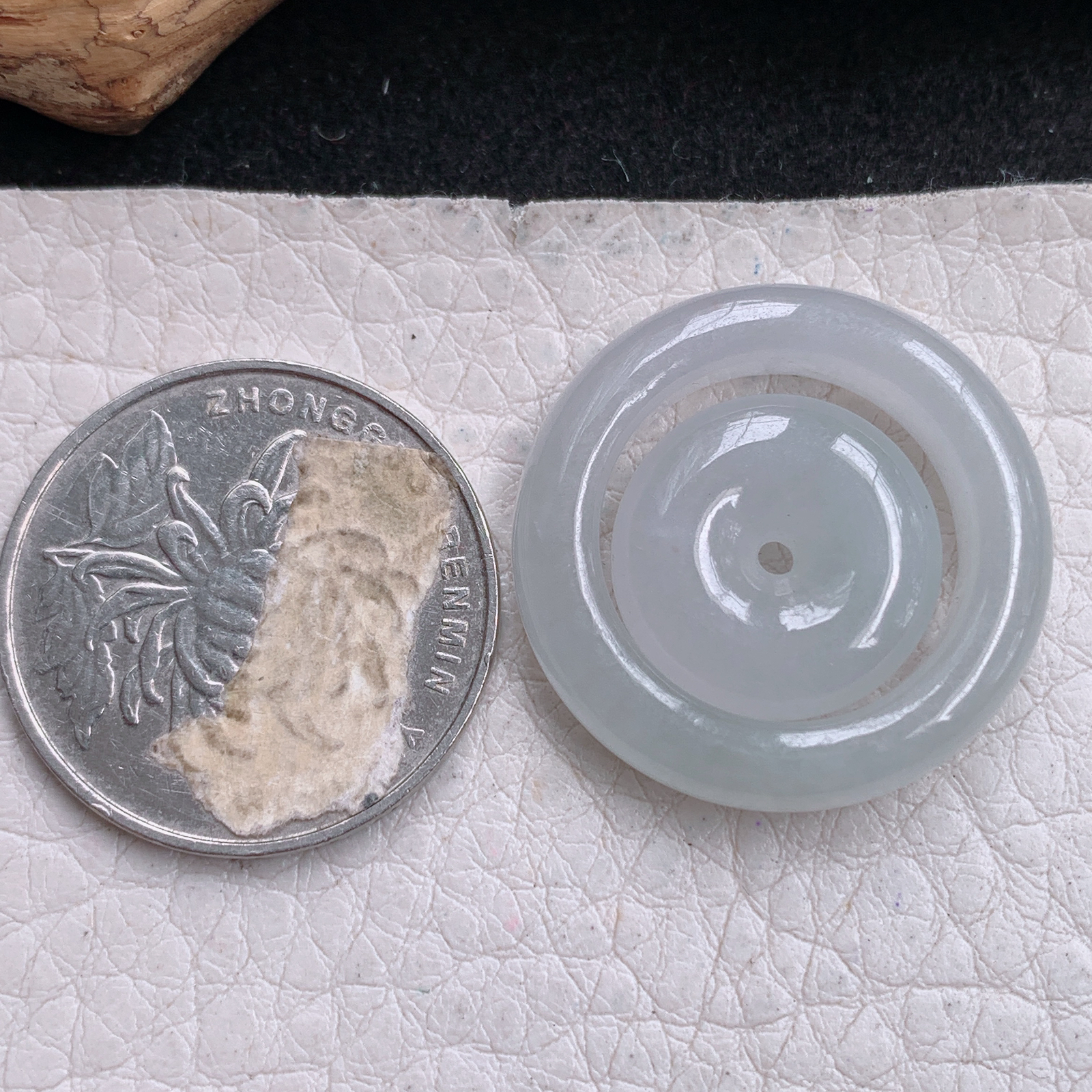 py实拍26*5.5缅甸翡翠精雕白月光子母扣 玉扣玉项坠 玉挂件