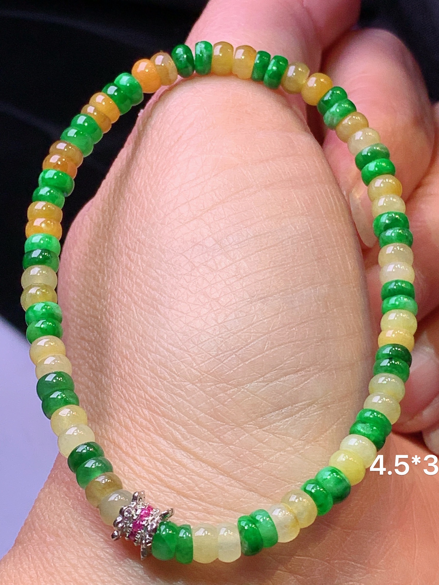 黄绿算盘珠手链 玉质细腻 色泽艳丽清新 水润亮眼 整体尺寸4.5*3w1