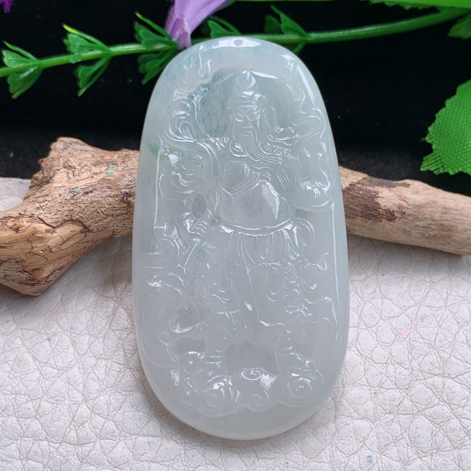 py实拍57.5*30.6*4.8缅甸翡翠精雕冰透关二爷 关公玉项坠 玉挂件