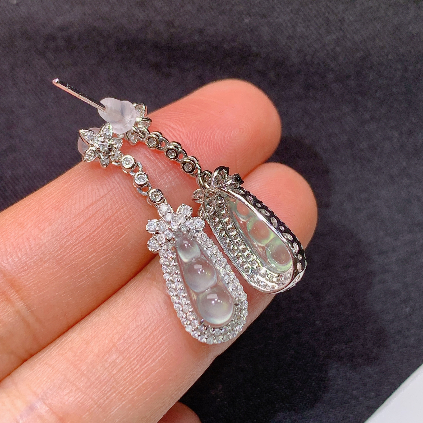 冰种福豆耳坠，18k金镶嵌，款式新颖，冰润细腻，种水足，Aq 尺寸11.1*3.6*2