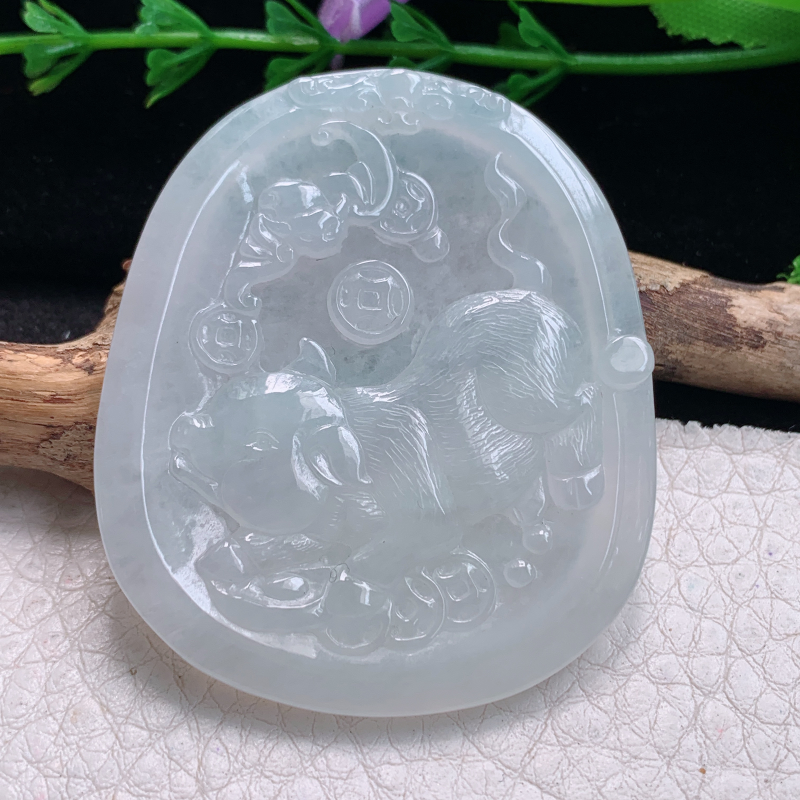 py实拍50.8*43*4.8缅甸翡翠精雕冰纯招财猪 生肖猪玉项坠 玉挂件