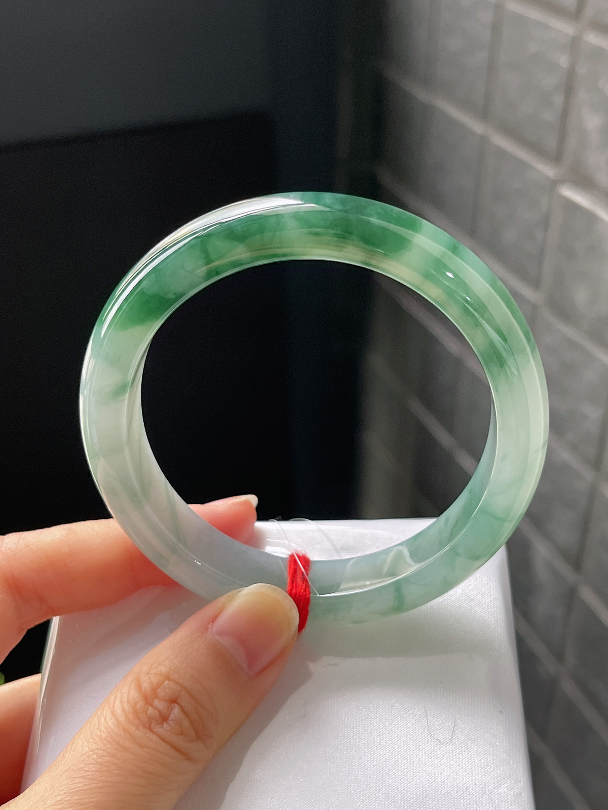 正圈54圈口，翡翠冰糯种飘绿手镯