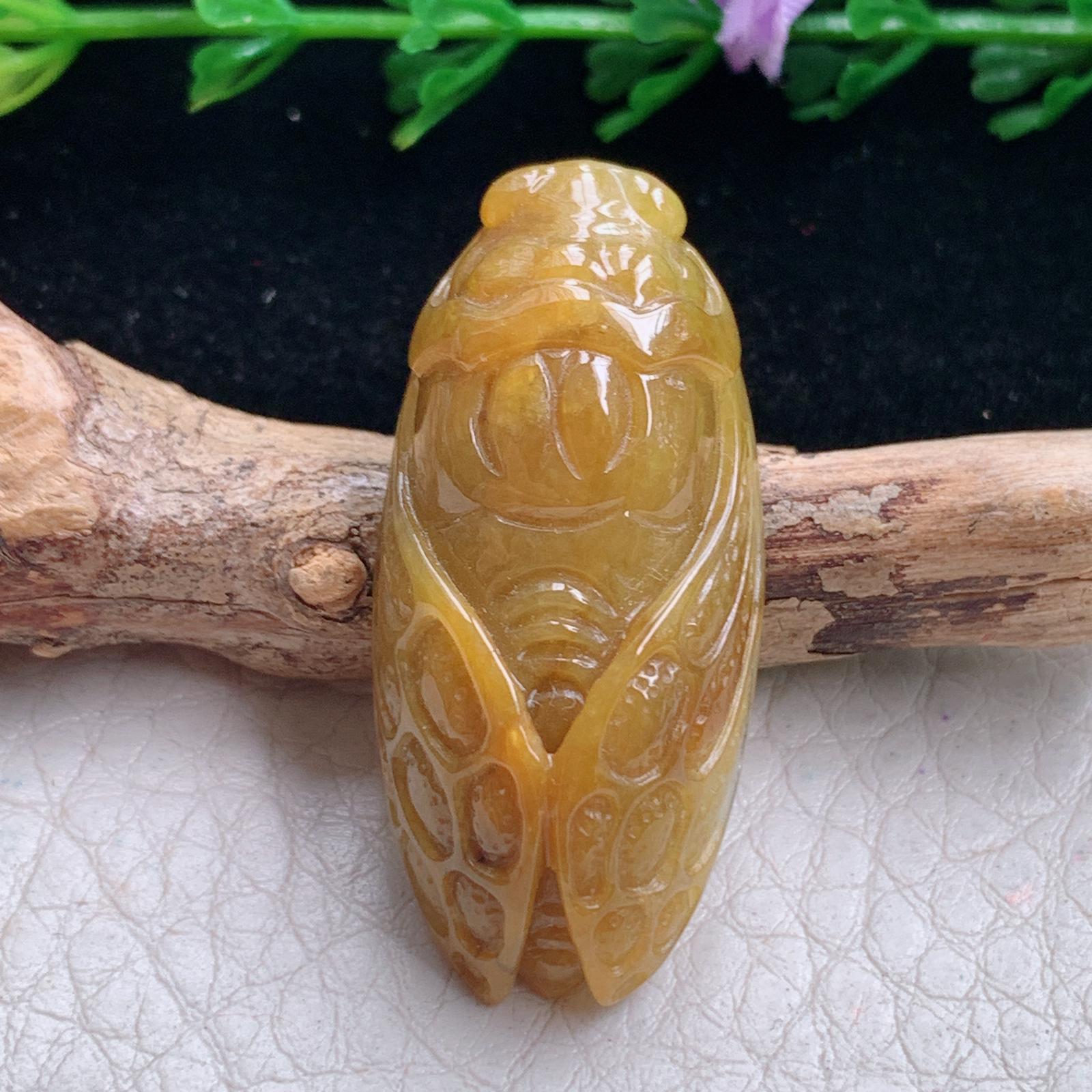 lz实拍36.3*17*10缅甸天然翡翠a货精雕黄翡一鸣惊人 蝉玉吊坠 玉挂件