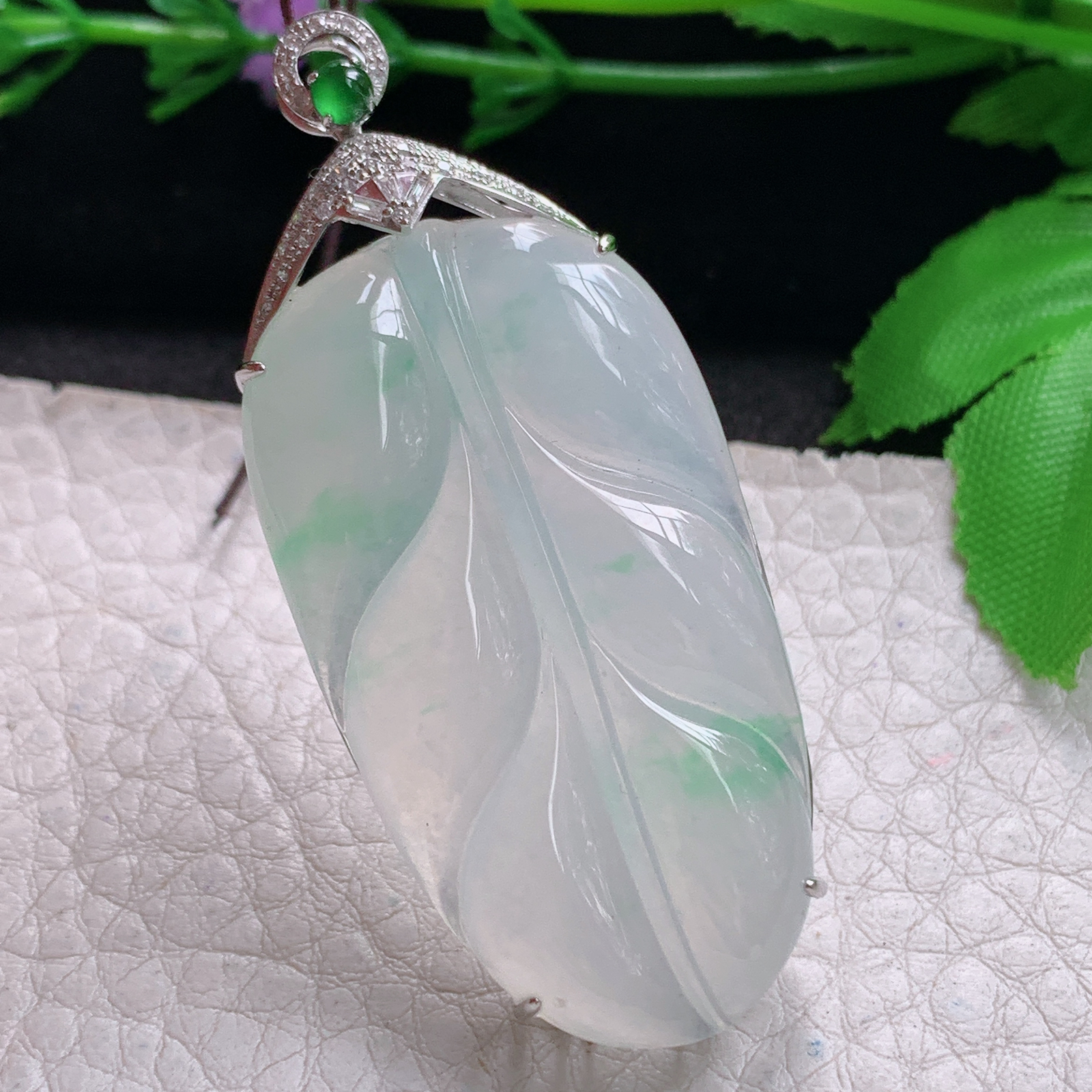 gp实拍56*23.7*7.8缅甸翡翠精雕冰飘绿花大业有成 叶子玉吊坠