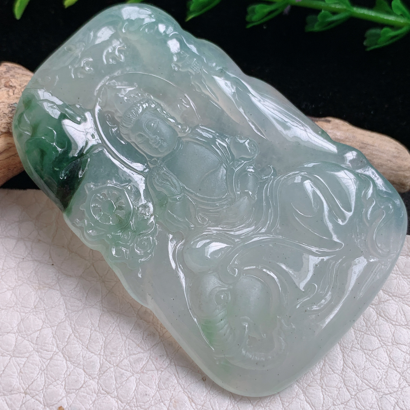py实拍60*40*6.2缅甸翡翠精雕冰飘花生肖守护神普贤菩萨玉项坠 玉挂件