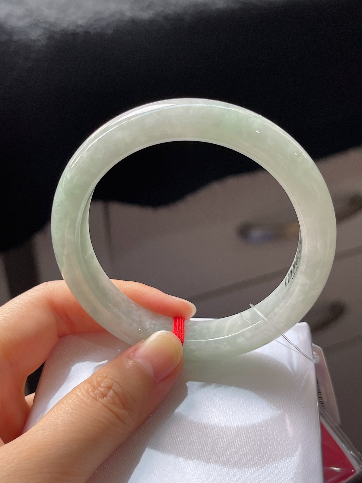 正圈55.7圈口，翡翠糯化种浅绿色手镯