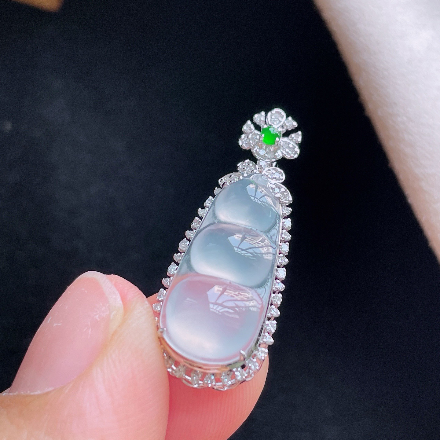 18K 冰种·福豆

整29.5-11.3-8.2
裸19.3-9.2-3