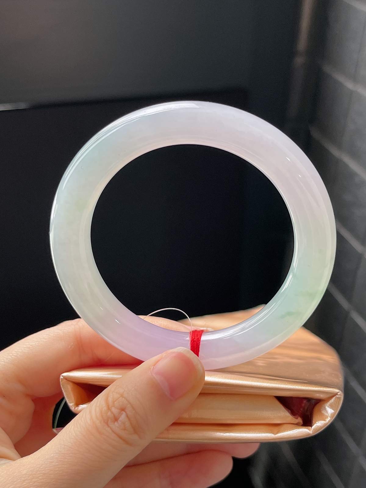 圆镯54.6圈口，翡翠冰糯种春带彩手镯