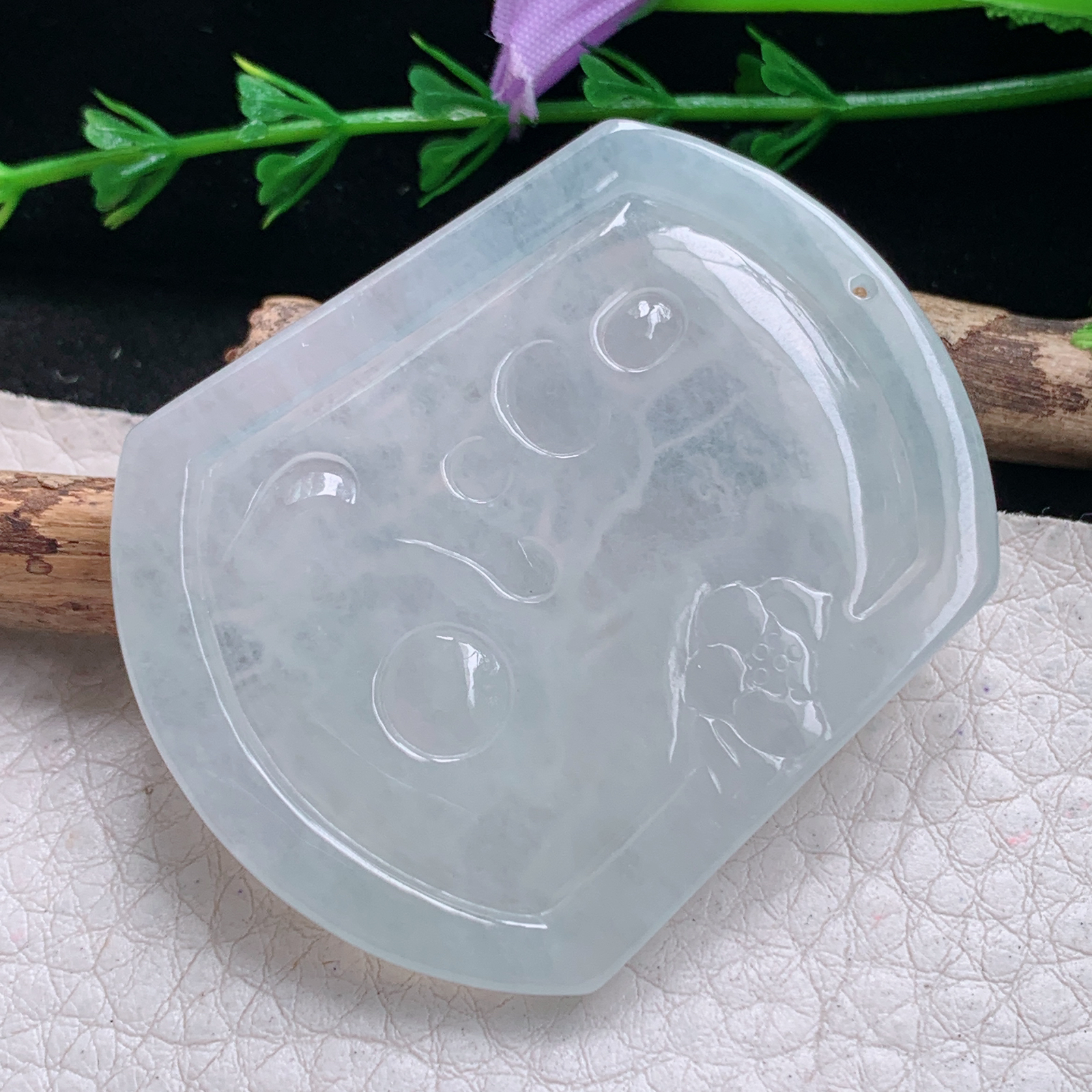 py实拍51.5*41.8*5.6缅甸翡翠精雕冰透生肖守护神文殊菩萨玉项坠 玉挂件