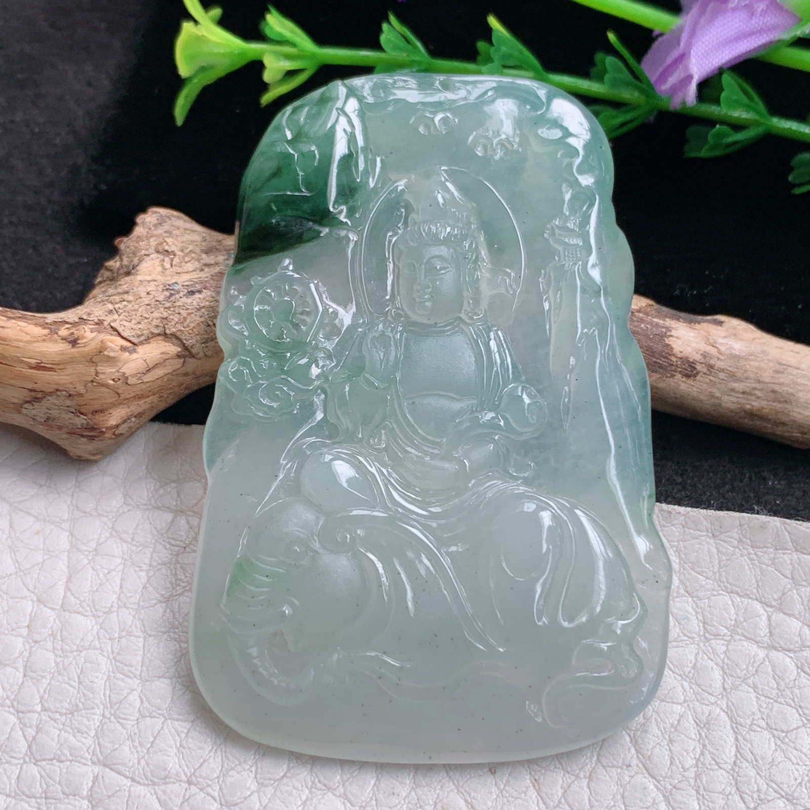 py实拍60*40*6.2缅甸翡翠精雕冰飘花生肖守护神普贤菩萨玉项坠 玉挂件