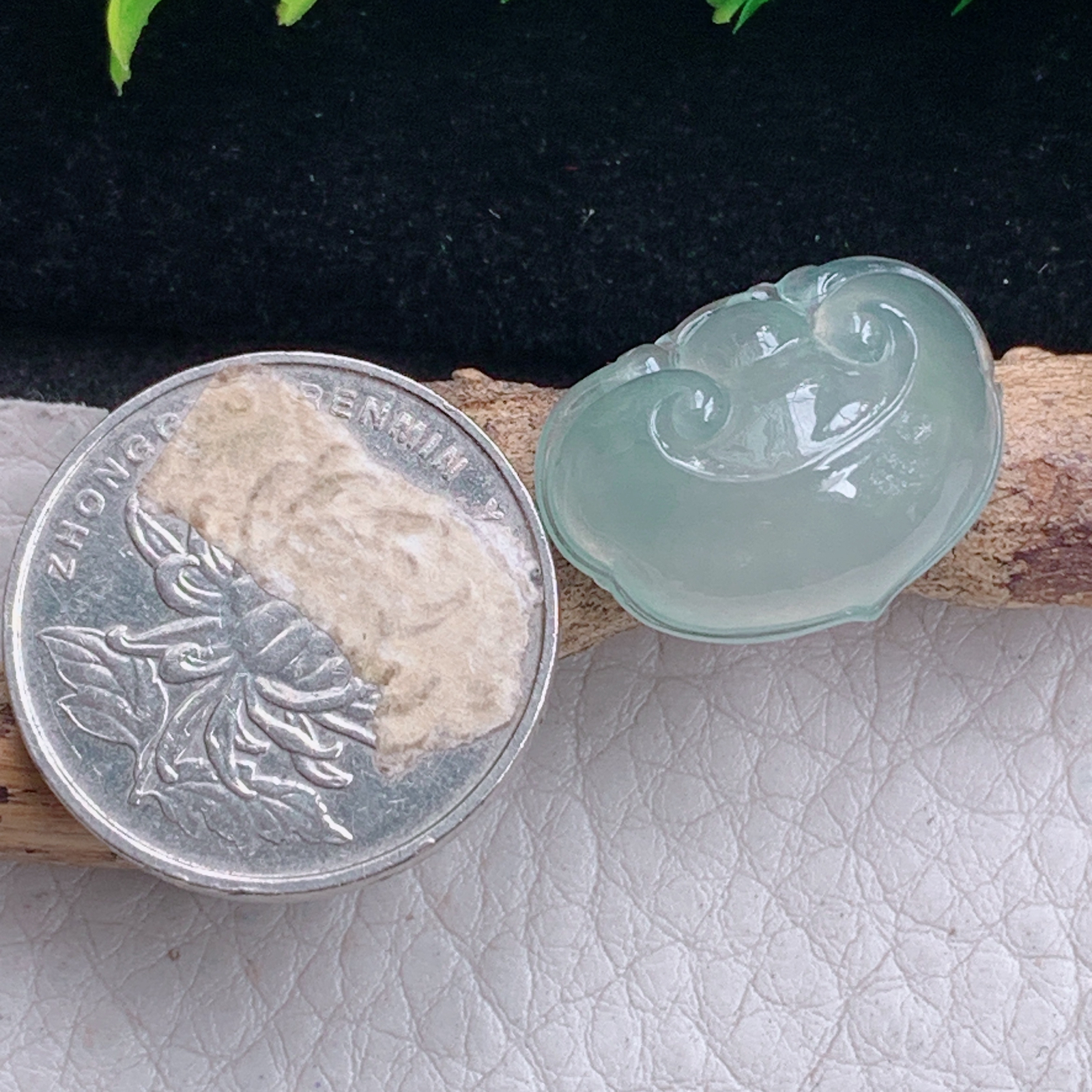 lz实拍16.5*22*8.5缅甸天然翡翠a货精雕冰晴饱满如意头玉吊坠 玉挂件