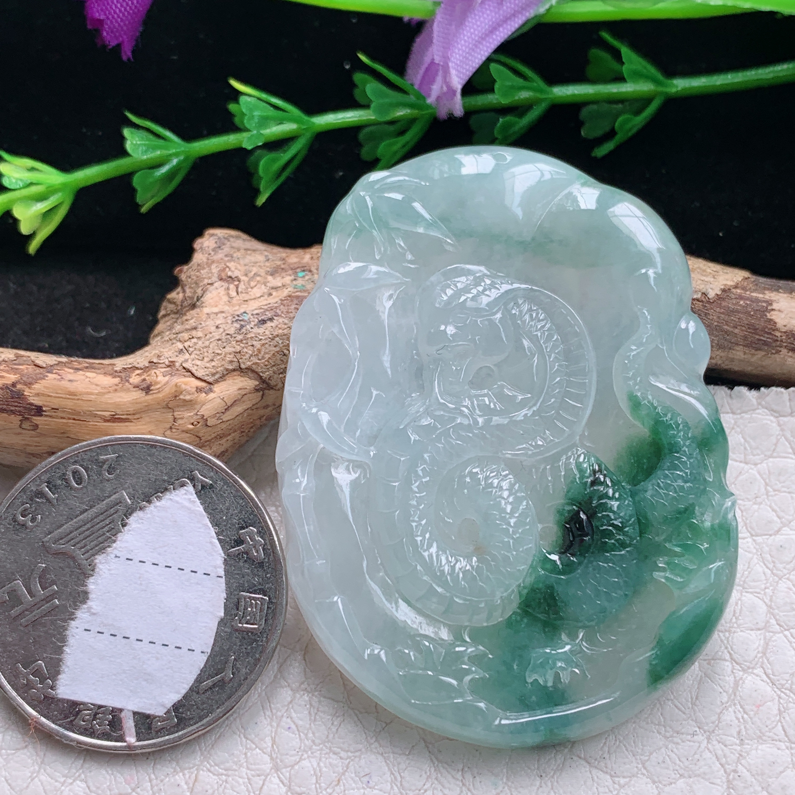 py实拍48.8*36.5*5.8缅甸翡翠精雕冰飘花腰缠万贯 生肖蛇玉项坠 玉挂件