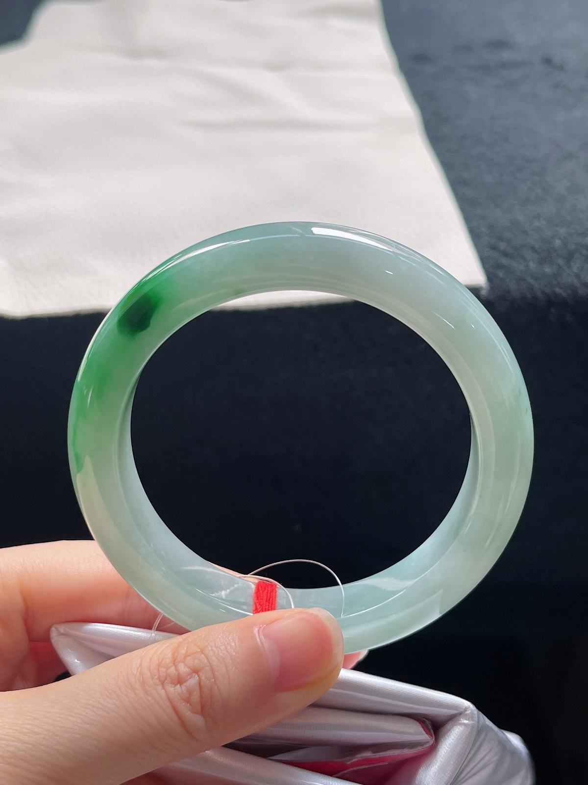 正圈55.8圈口，翡翠冰糯种飘绿手镯