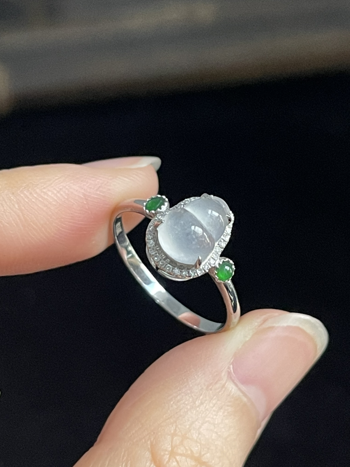 翡翠女戒，印记：G18K,伴钻石