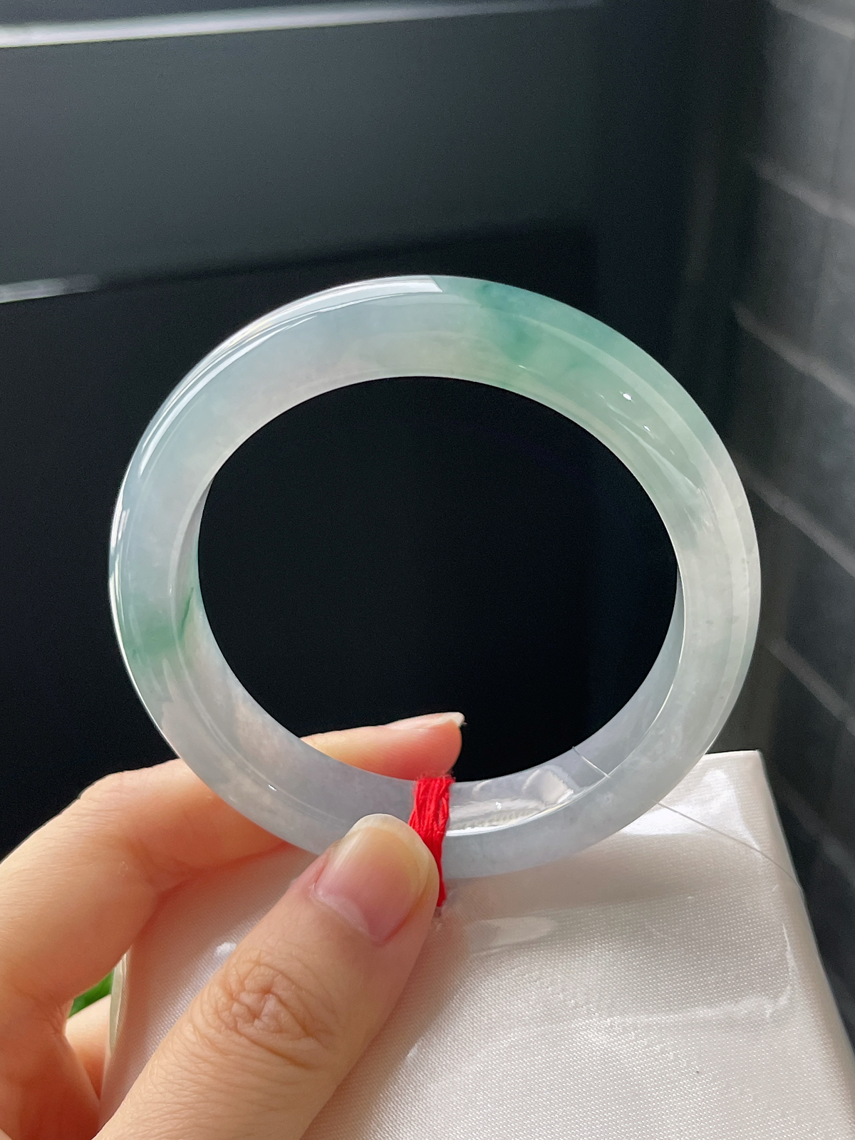 正圈54圈口，翡翠冰糯种飘绿手镯