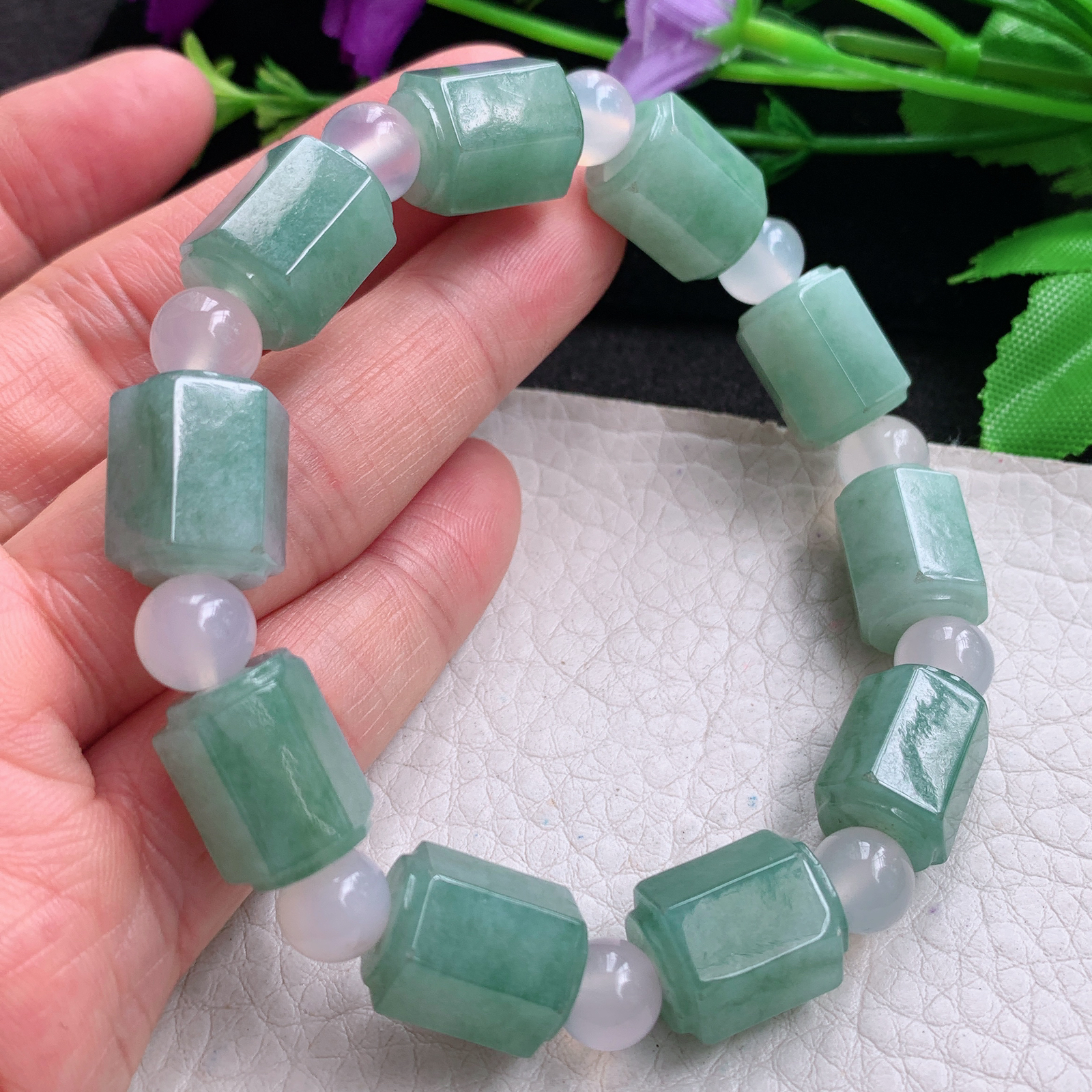 lz实拍14.5*10.8缅甸翡翠精雕冰飘花清爽满绿六六顺玉手链 玉手串