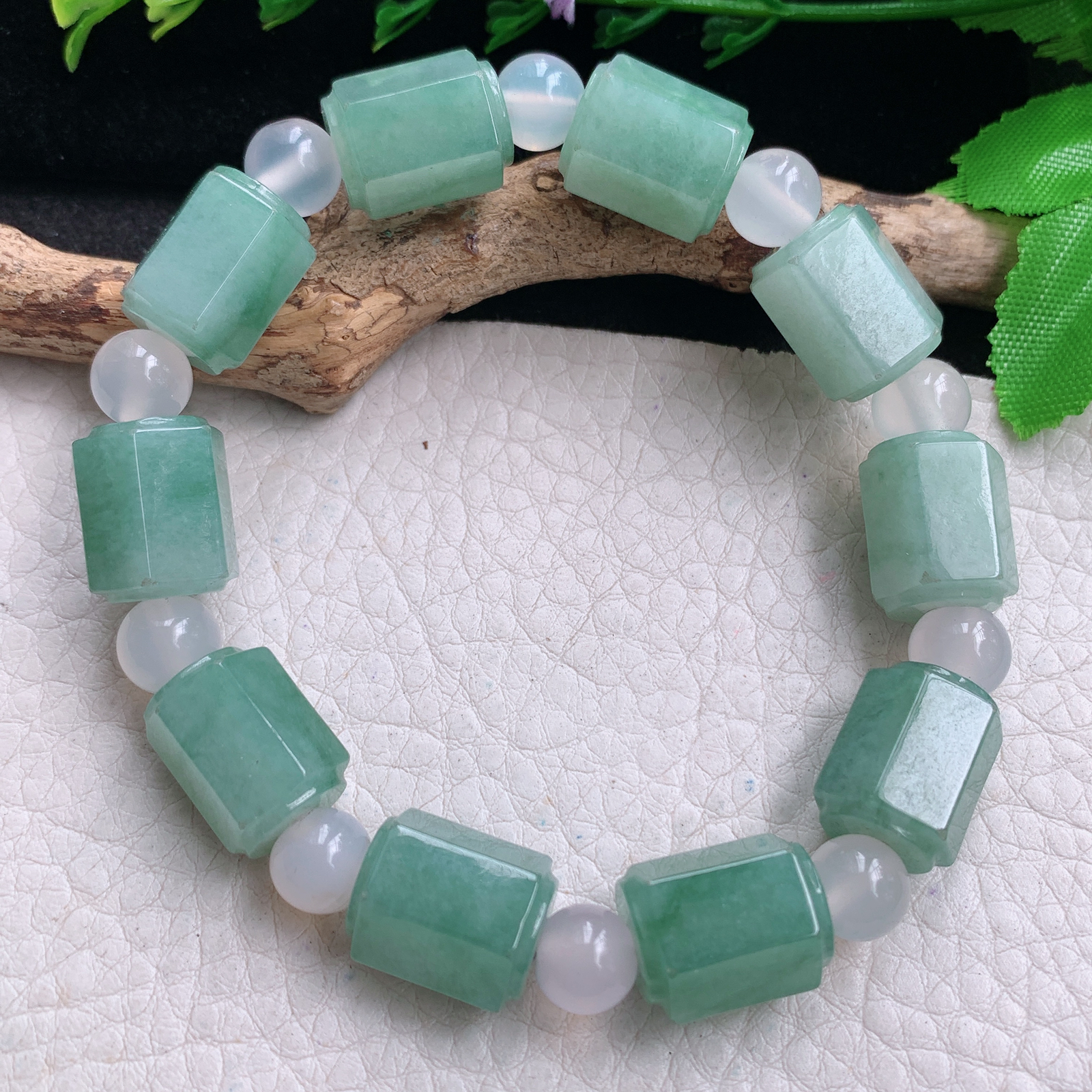 lz实拍14.5*10.8缅甸翡翠精雕冰飘花清爽满绿六六顺玉手链 玉手串