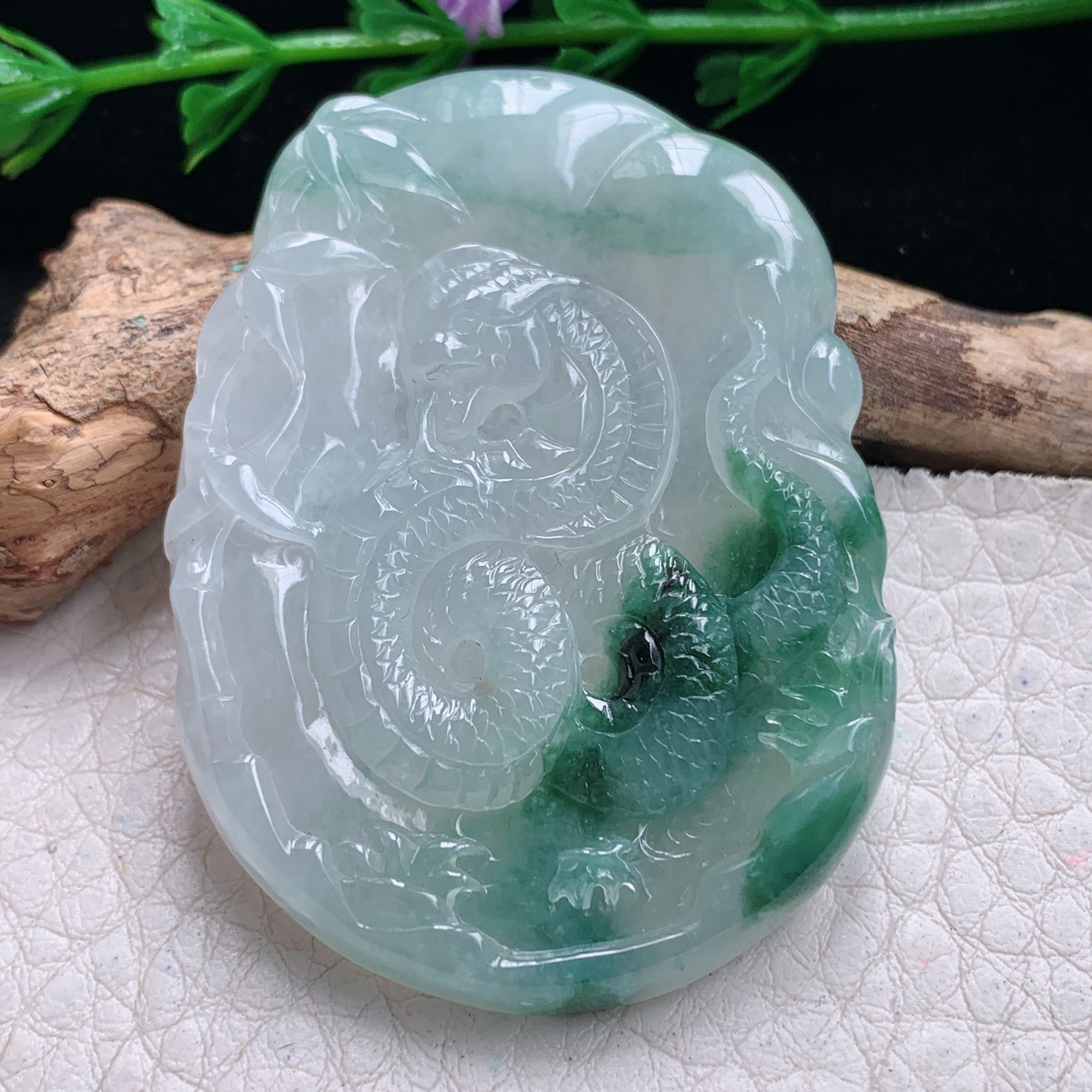 py实拍48.8*36.5*5.8缅甸翡翠精雕冰飘花腰缠万贯 生肖蛇玉项坠 玉挂件