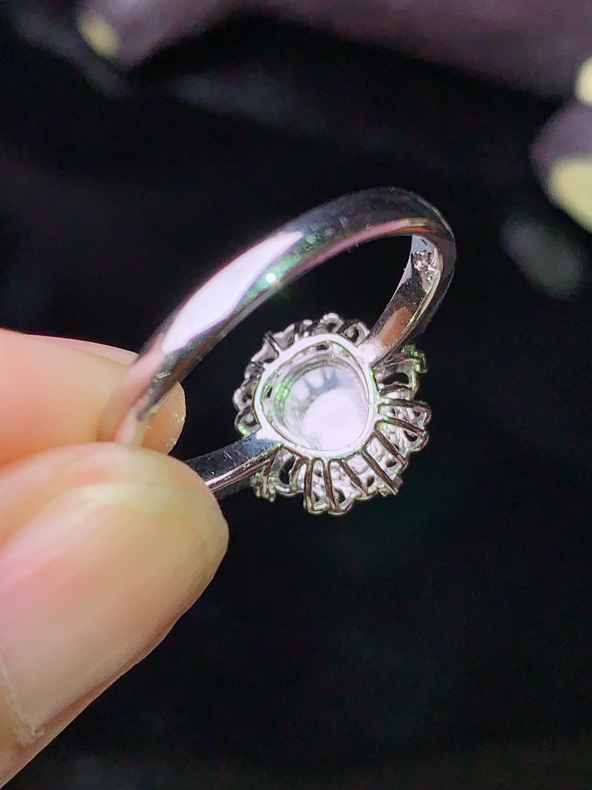 18k金钻镶嵌翠绿葫芦戒指 玉质细腻 色泽艳丽清新 圈口15 整体尺寸11.5*11.8*6.5 J3