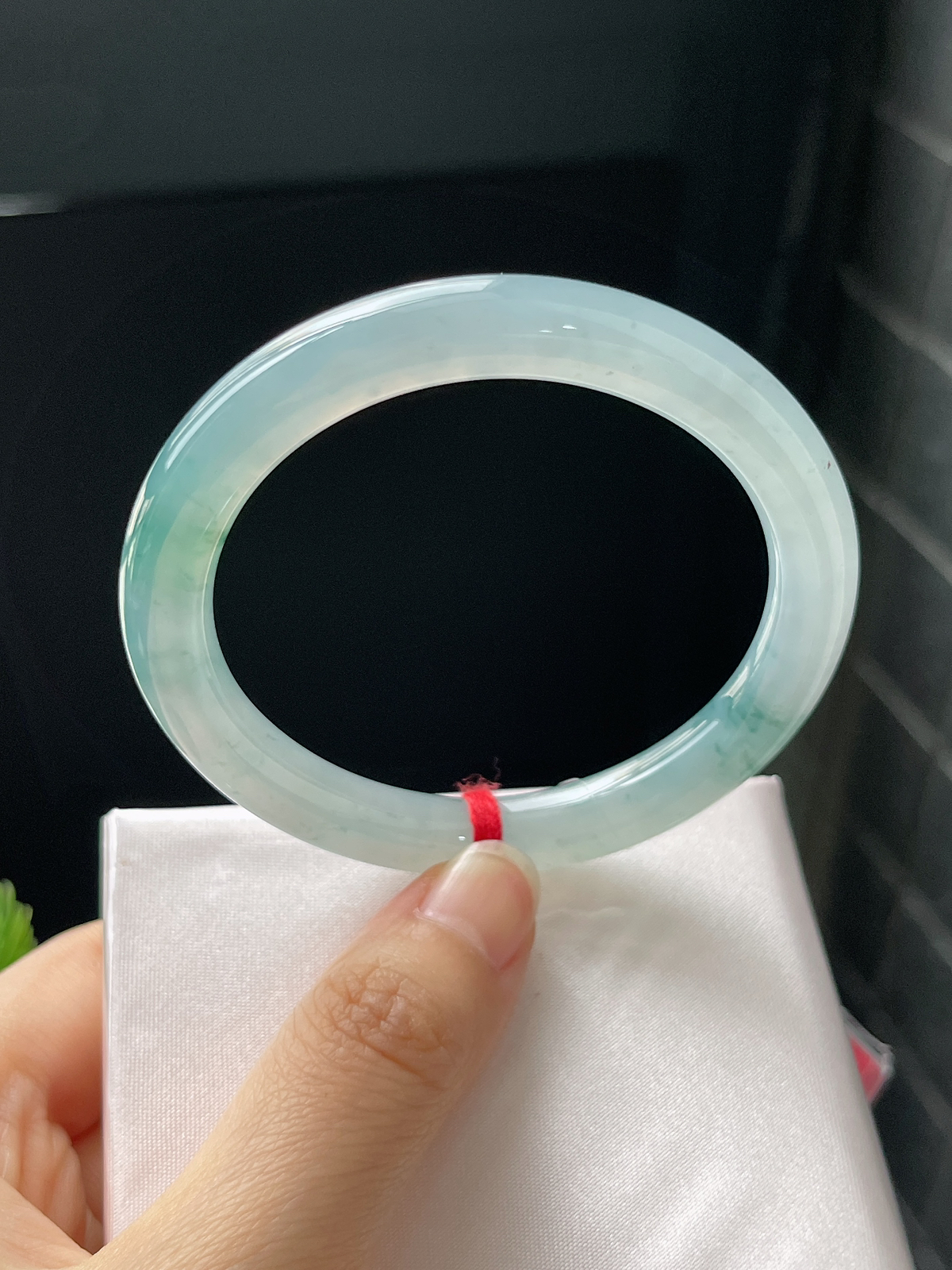 贵妃镯55.5圈口，翡翠冰糯种飘花手镯