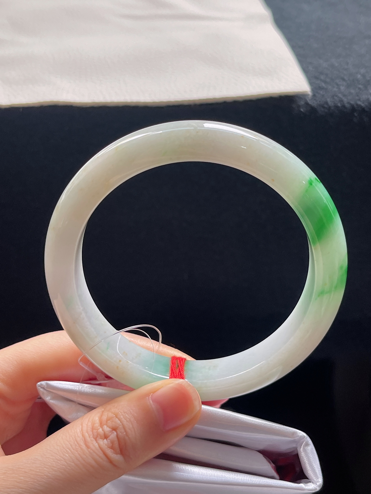 正圈60.8圈口，翡翠糯化种飘绿手镯