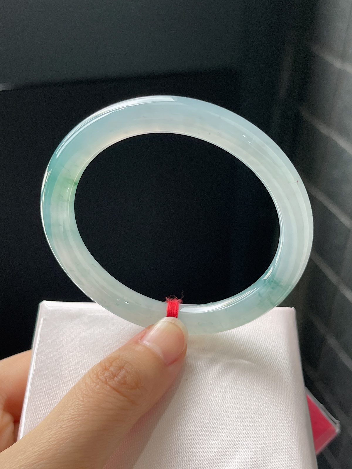 贵妃镯55.5圈口，翡翠冰糯种飘花手镯