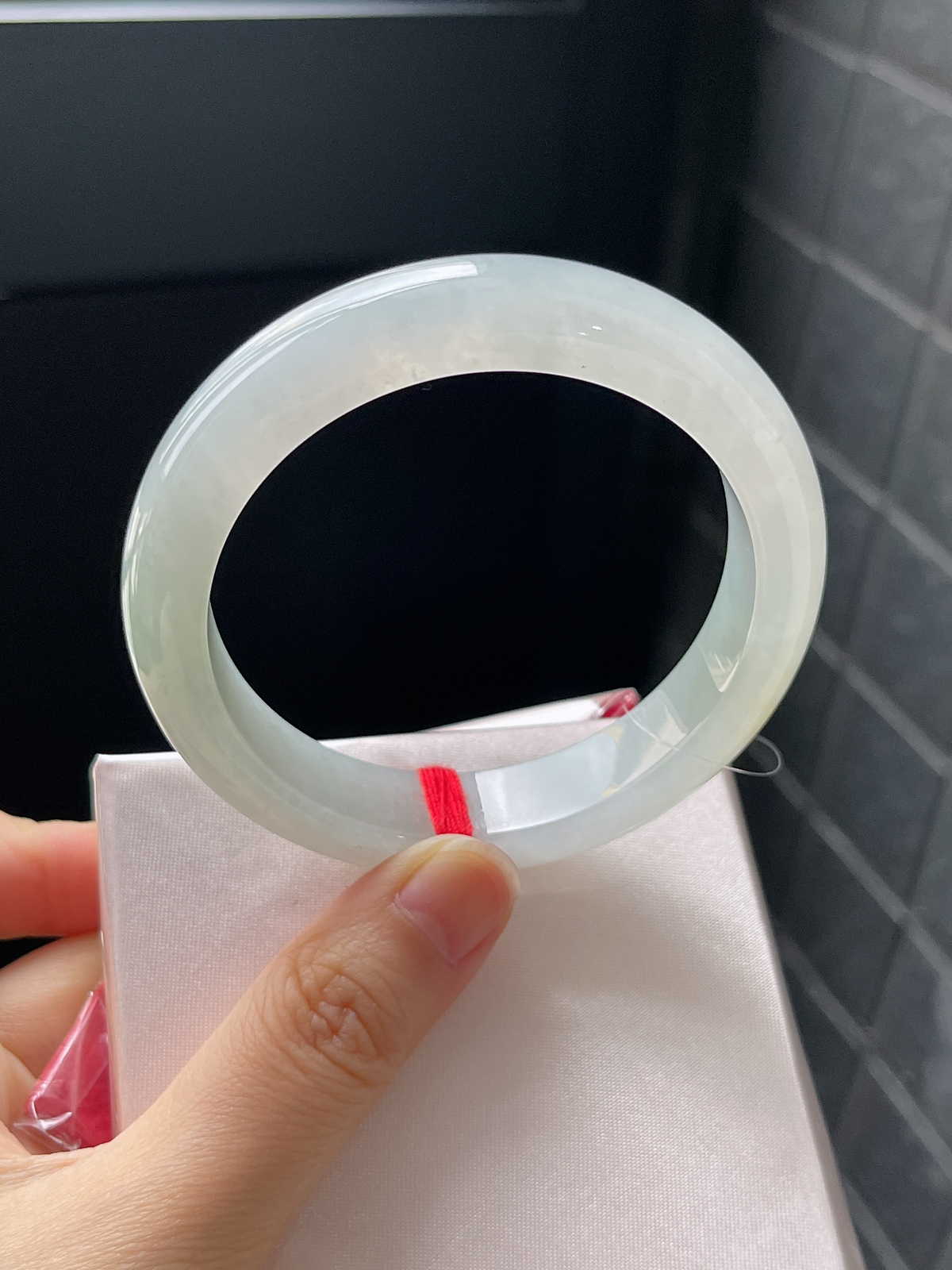 正圈55.7圈口，翡翠冰糯种淡黄色手镯