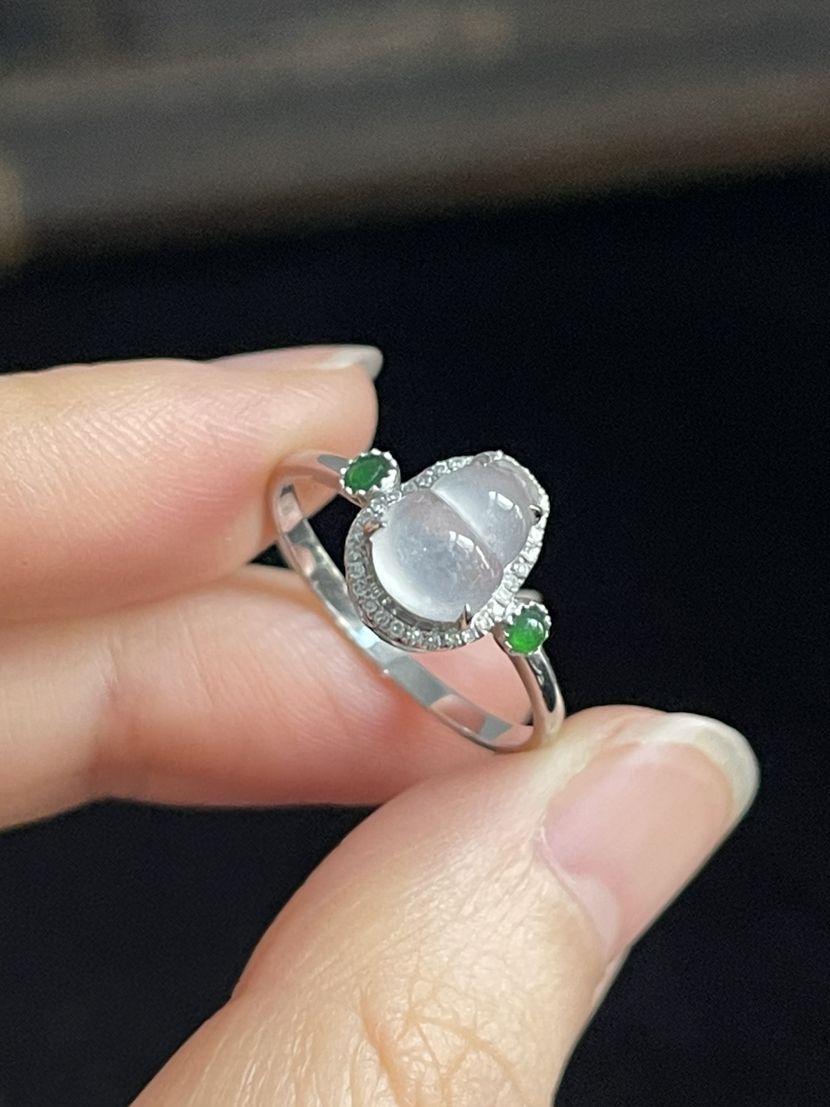 翡翠女戒，印记：G18K,伴钻石