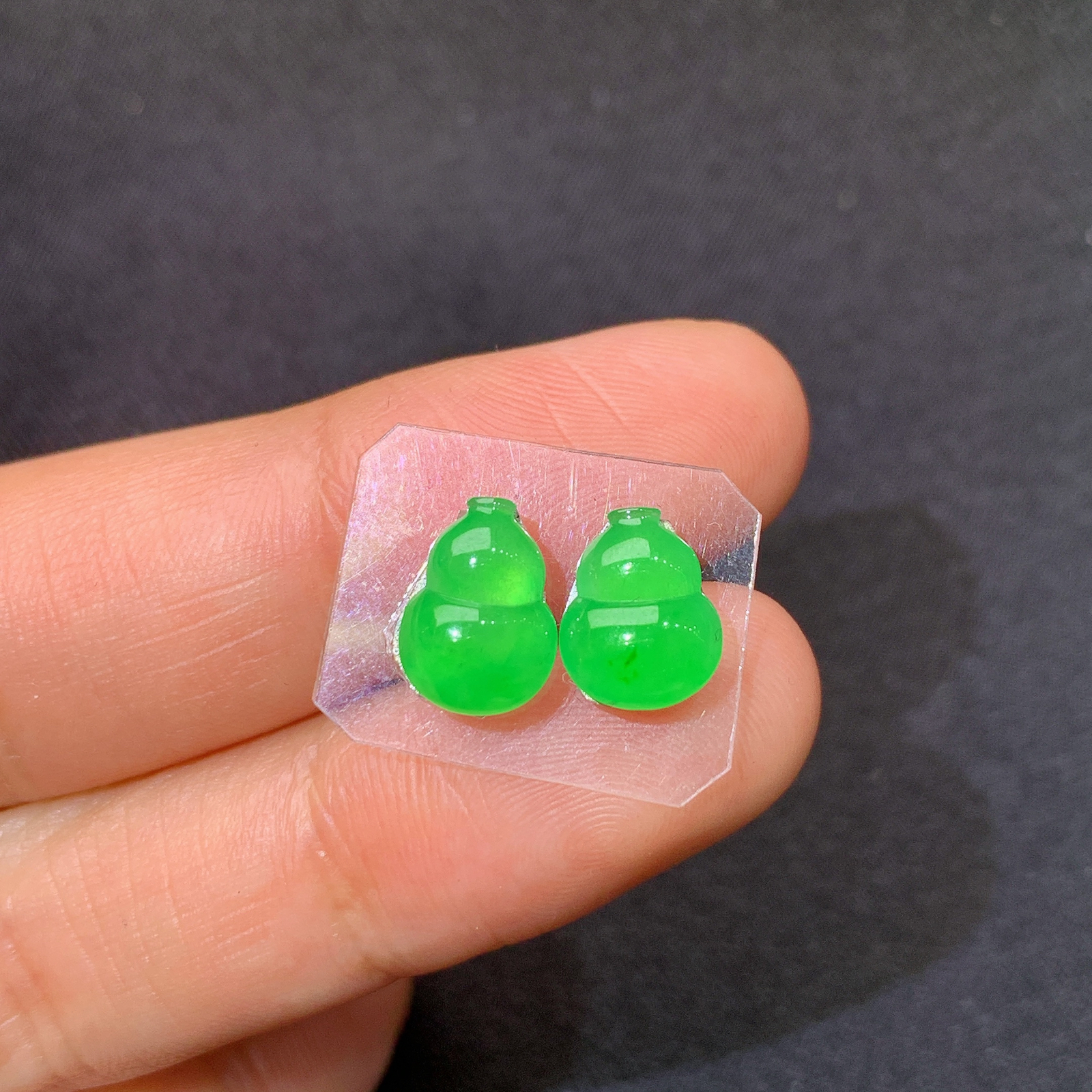 冰阳绿葫芦一对，镶嵌佳品，冰润色阳，种水足，Xg 尺寸8.5*6.8*2.6