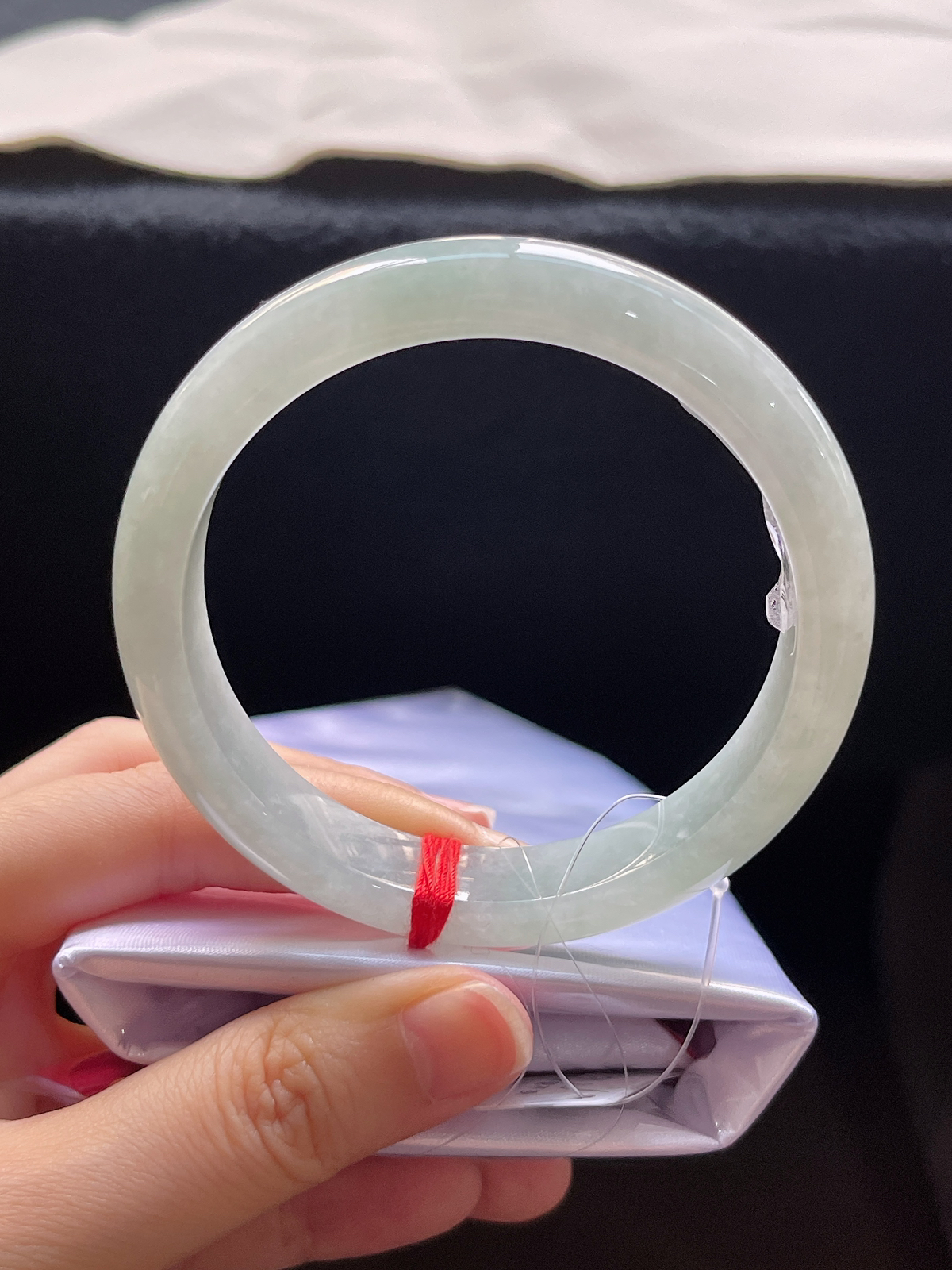 正圈58圈口，翡翠糯化种浅绿色手镯