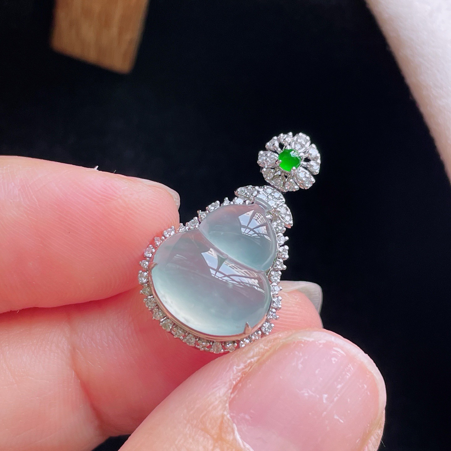 18K 冰种·葫芦

整23.8-14.1-9.2
裸13.5-11.4-3.9