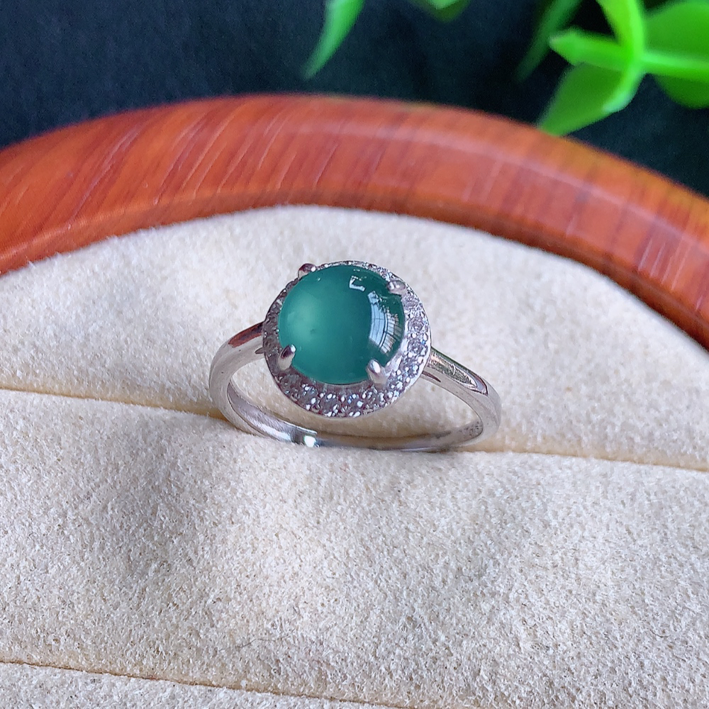 冰晴水翡翠戒指  玉质细腻  冰清玉润  飘花灵动  颜色漂亮  W481.18   内径尺寸：16