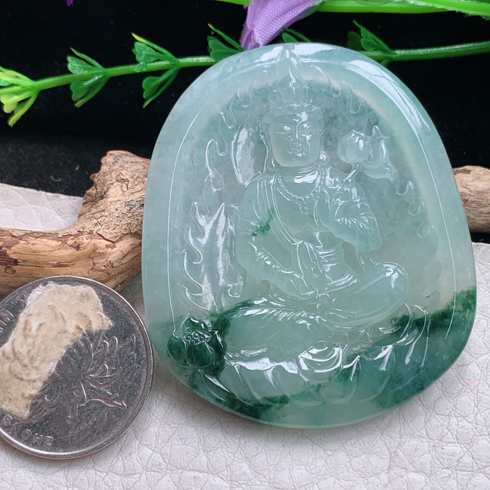 py实拍54*46.5*5.8缅甸翡翠精雕冰飘花持莲观音 玉观音玉项坠 玉挂件