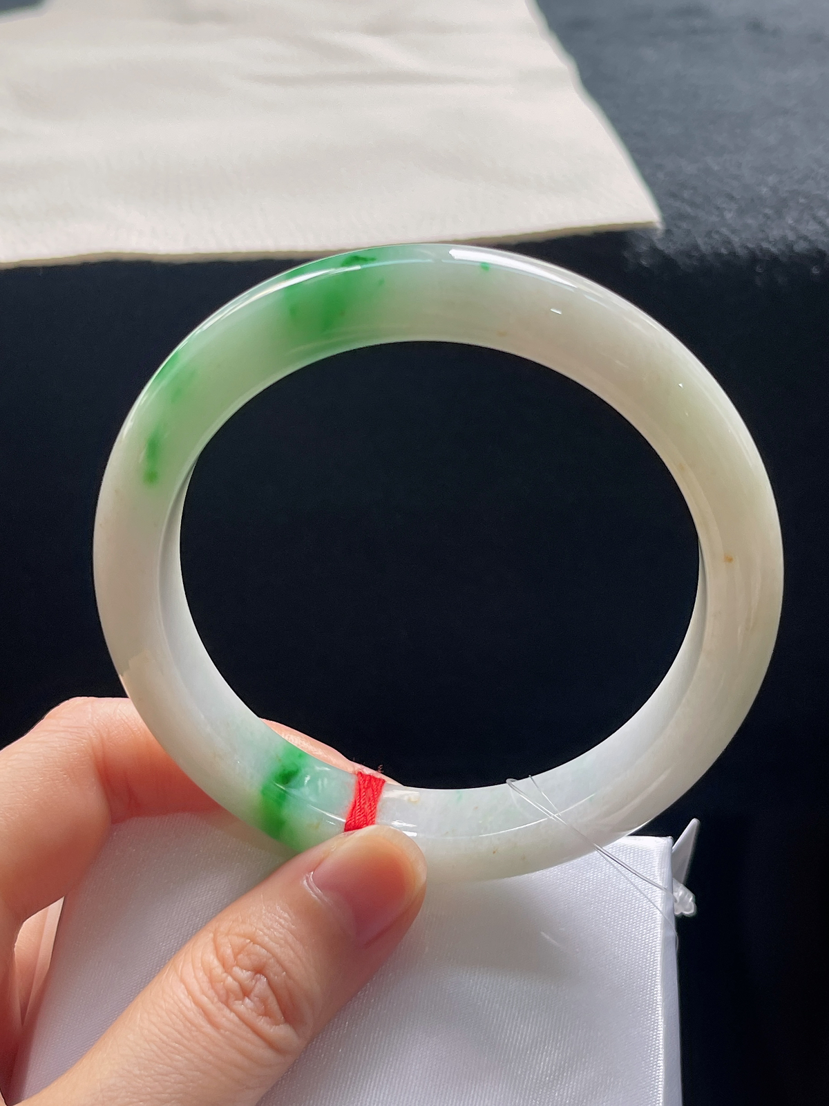 正圈60.8圈口，翡翠糯化种飘绿手镯