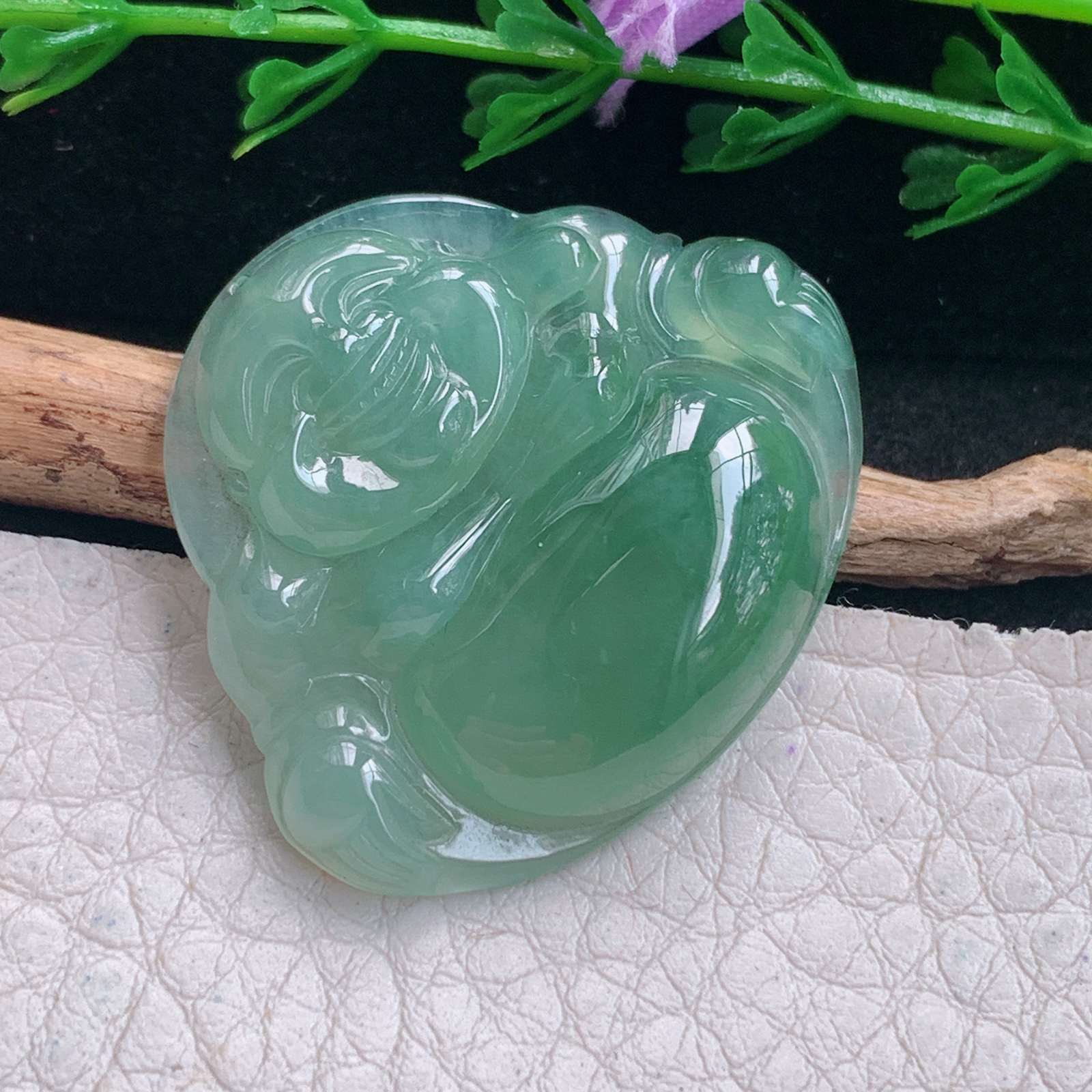 gp实拍29.6*33.9*6缅甸翡翠精雕冰油绿饱满佛公 开心佛玉吊坠