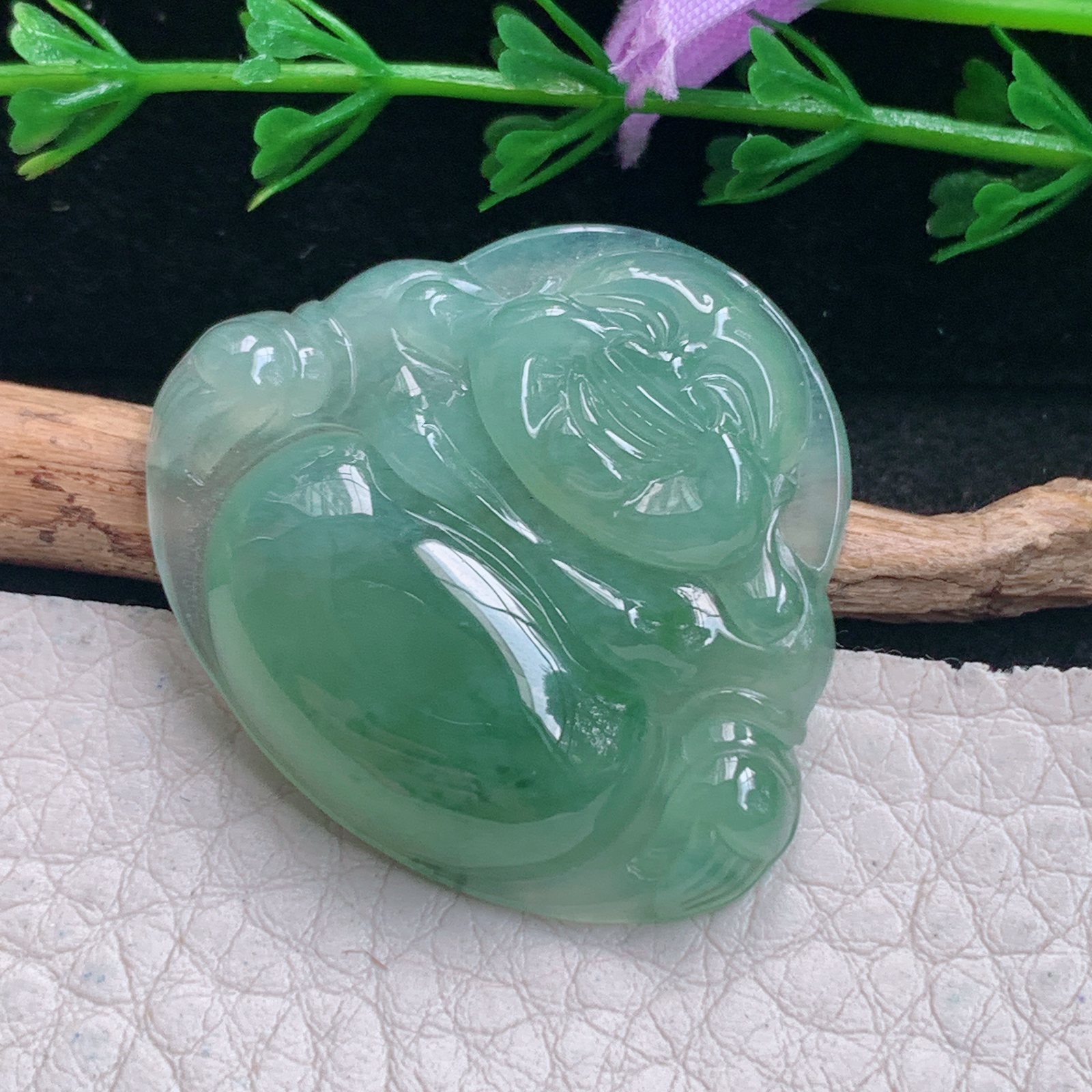 gp实拍29.6*33.9*6缅甸翡翠精雕冰油绿饱满佛公 开心佛玉吊坠