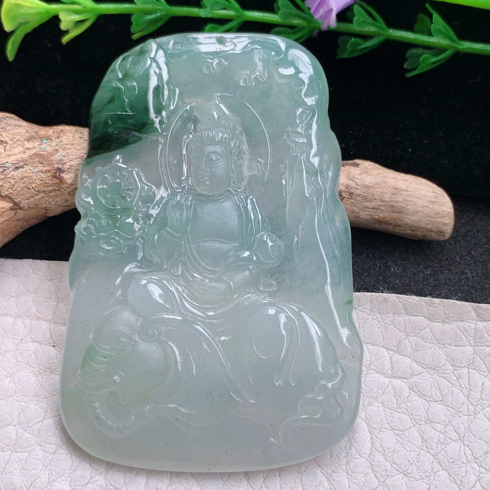 py实拍60*40*6.2缅甸翡翠精雕冰飘花生肖守护神普贤菩萨玉项坠 玉挂件