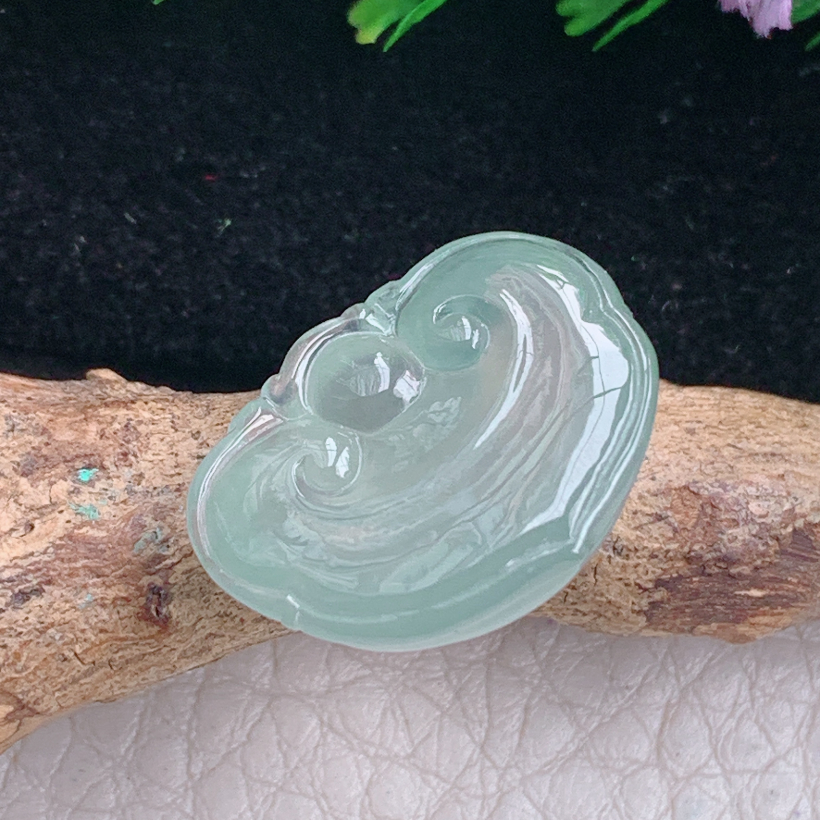 lz实拍16.5*22*8.5缅甸天然翡翠a货精雕冰晴饱满如意头玉吊坠 玉挂件