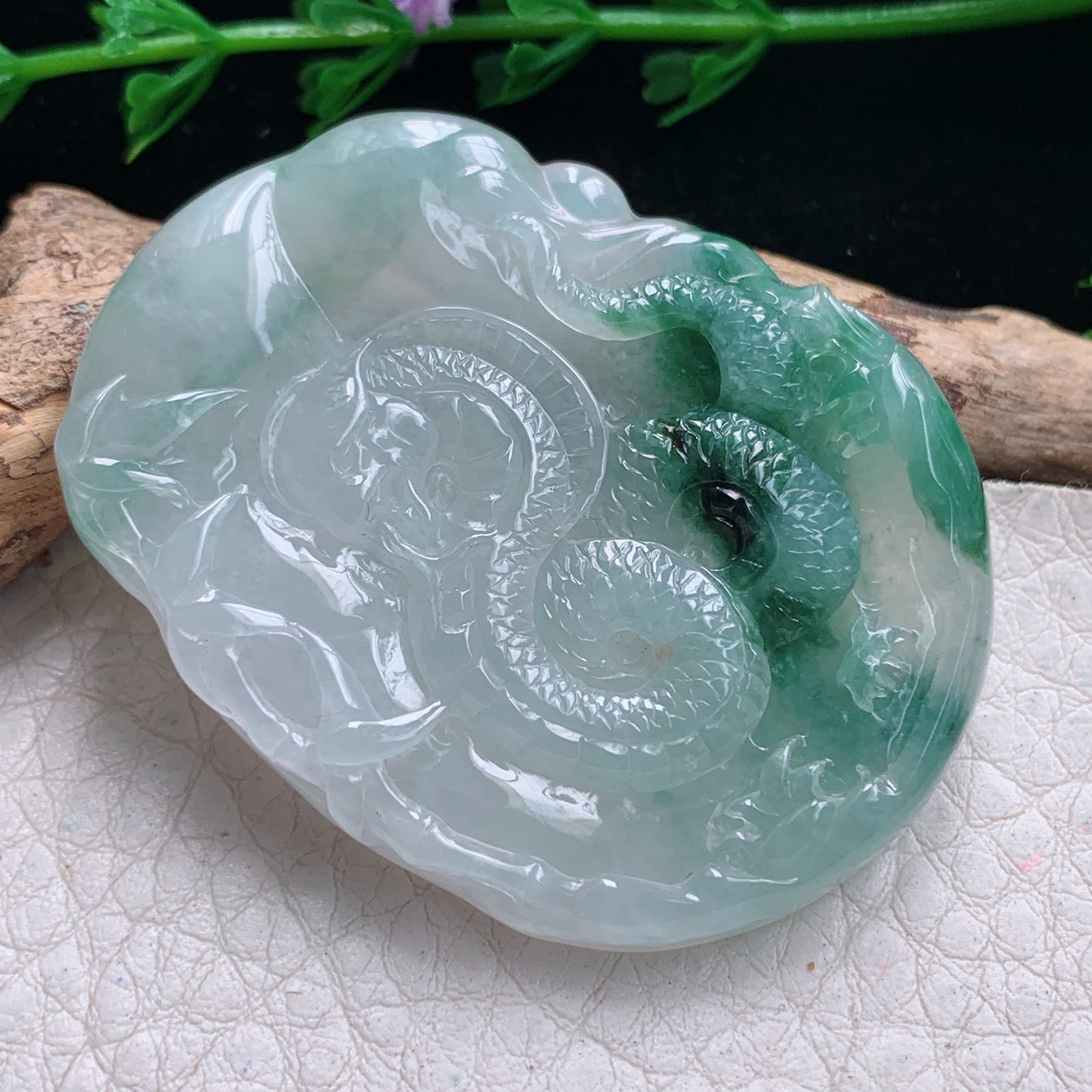 py实拍48.8*36.5*5.8缅甸翡翠精雕冰飘花腰缠万贯 生肖蛇玉项坠 玉挂件