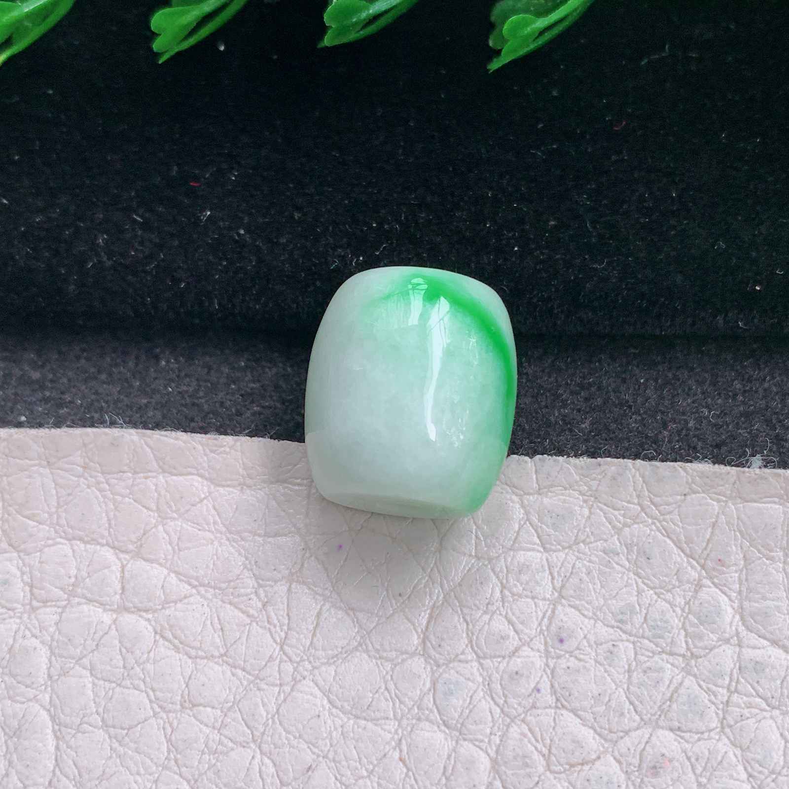 py实拍13.9*12.6缅甸翡翠精雕白底青路路通 财运亨通玉项坠 玉挂件