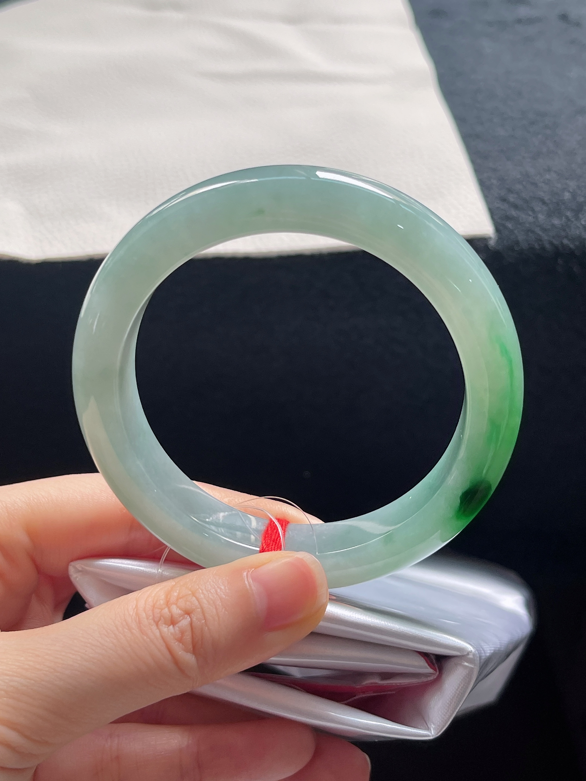 正圈55.8圈口，翡翠冰糯种飘绿手镯