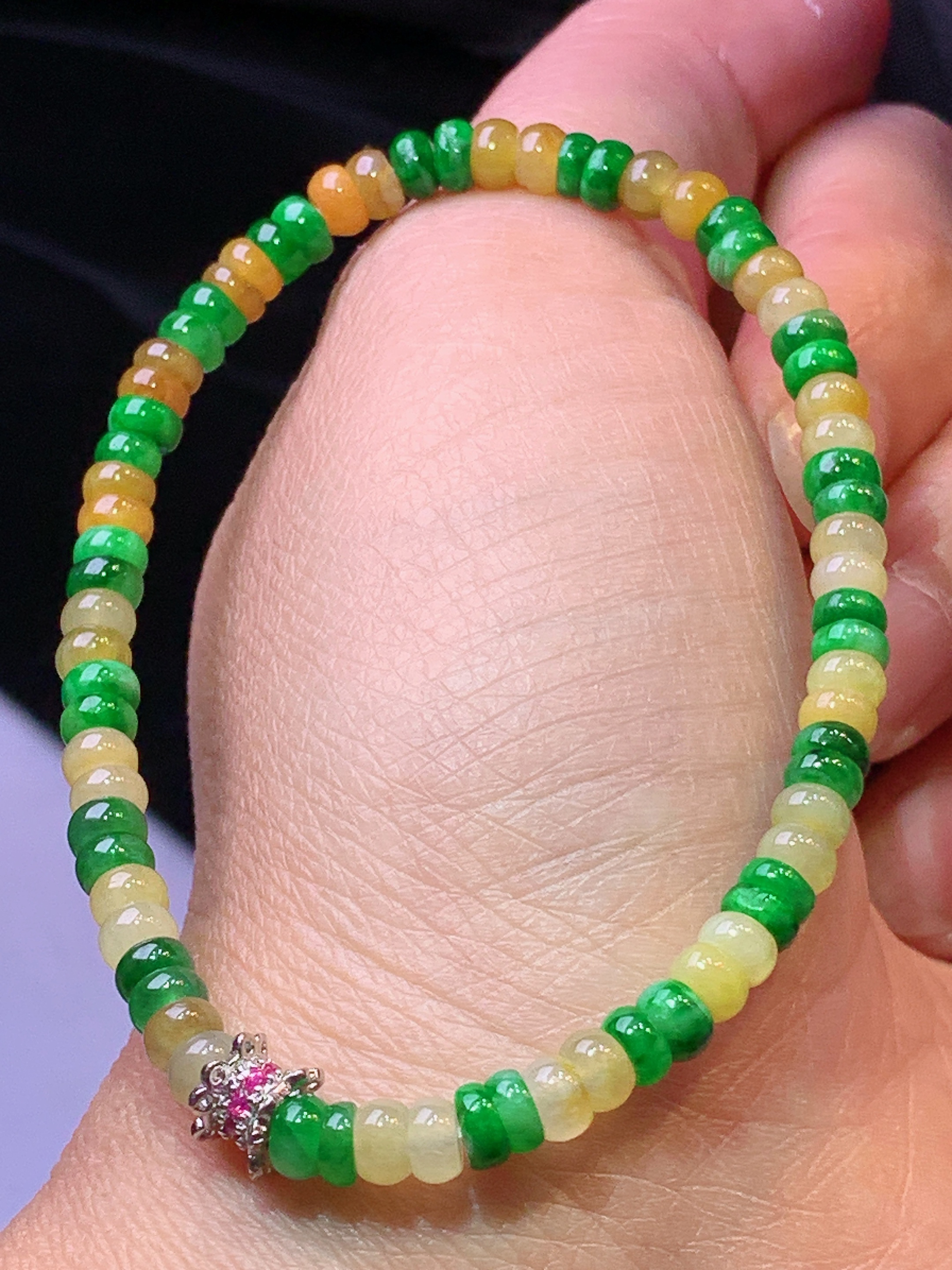 黄绿算盘珠手链 玉质细腻 色泽艳丽清新 水润亮眼 整体尺寸4.5*3w1