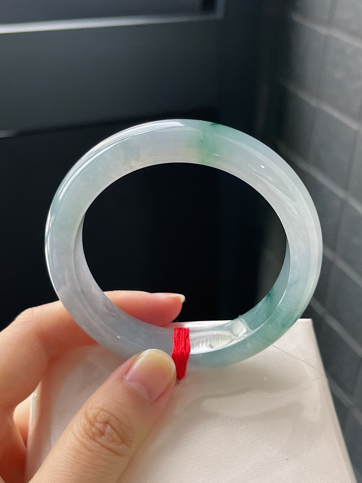 正圈54圈口，翡翠冰糯种飘绿手镯