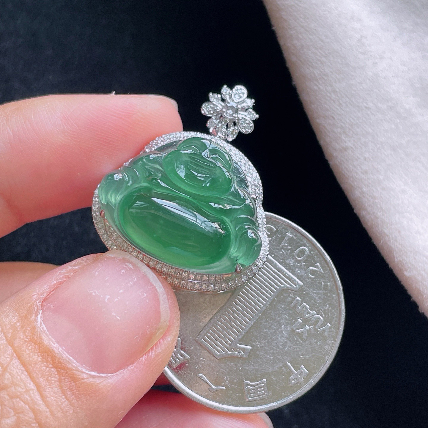 18K 冰种晴水·佛公

整26.3-22.1-10.3
裸15-20.2-5.6